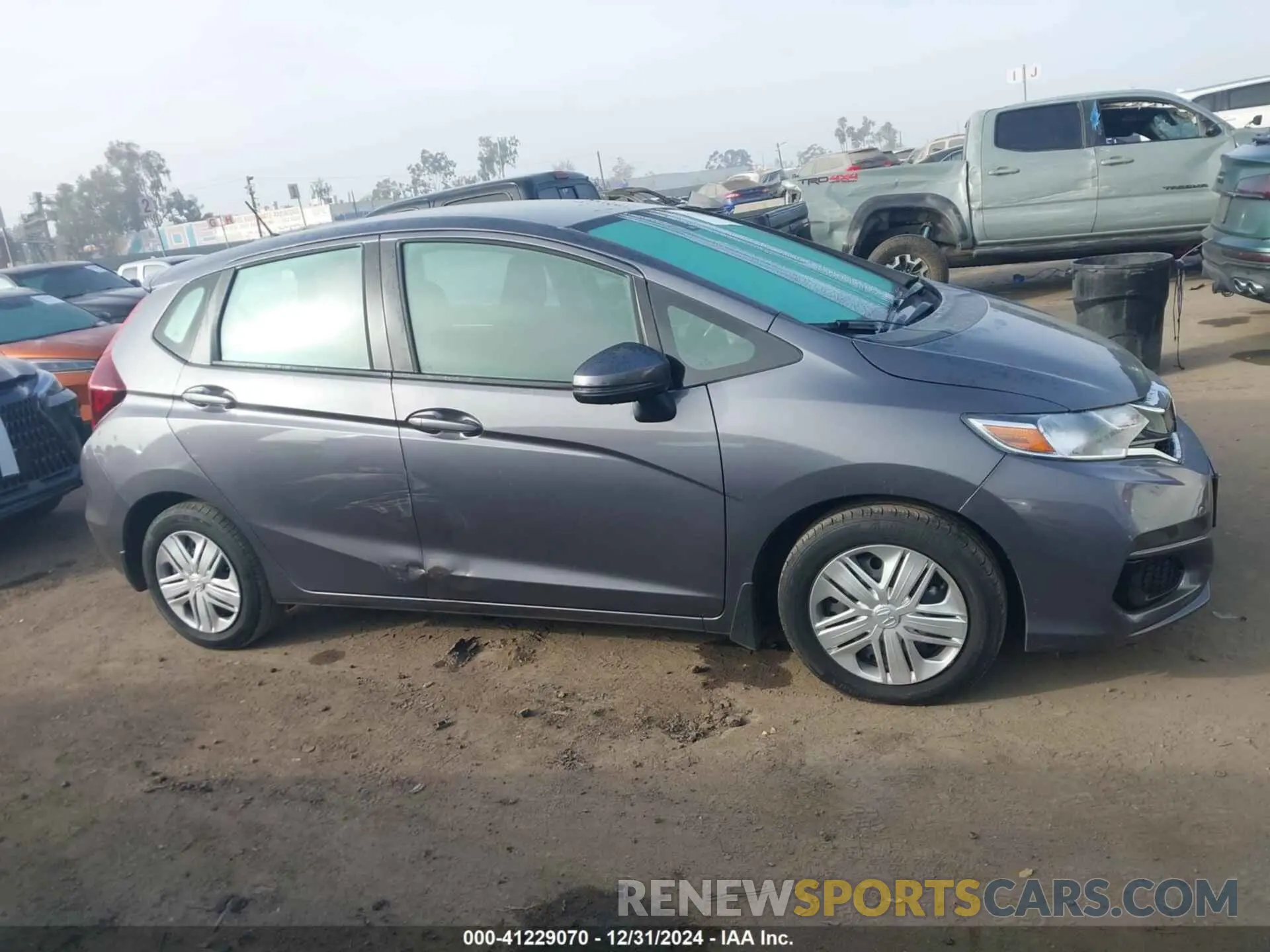 13 Photograph of a damaged car 3HGGK5H42KM746366 HONDA FIT 2019