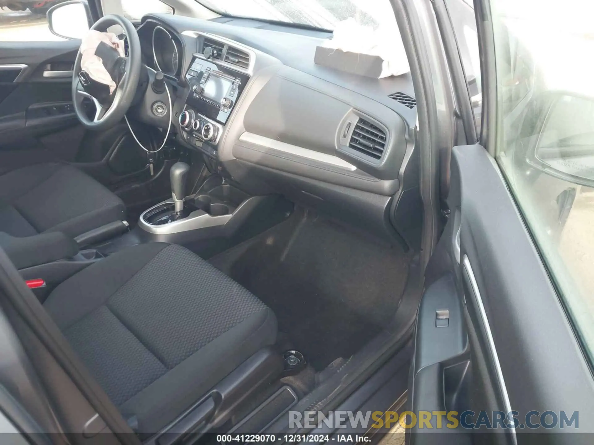 5 Photograph of a damaged car 3HGGK5H42KM746366 HONDA FIT 2019