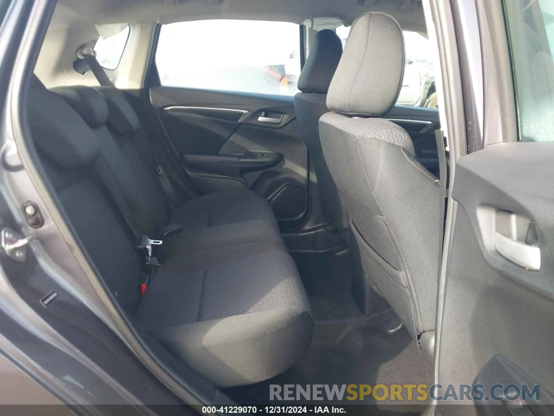 8 Photograph of a damaged car 3HGGK5H42KM746366 HONDA FIT 2019