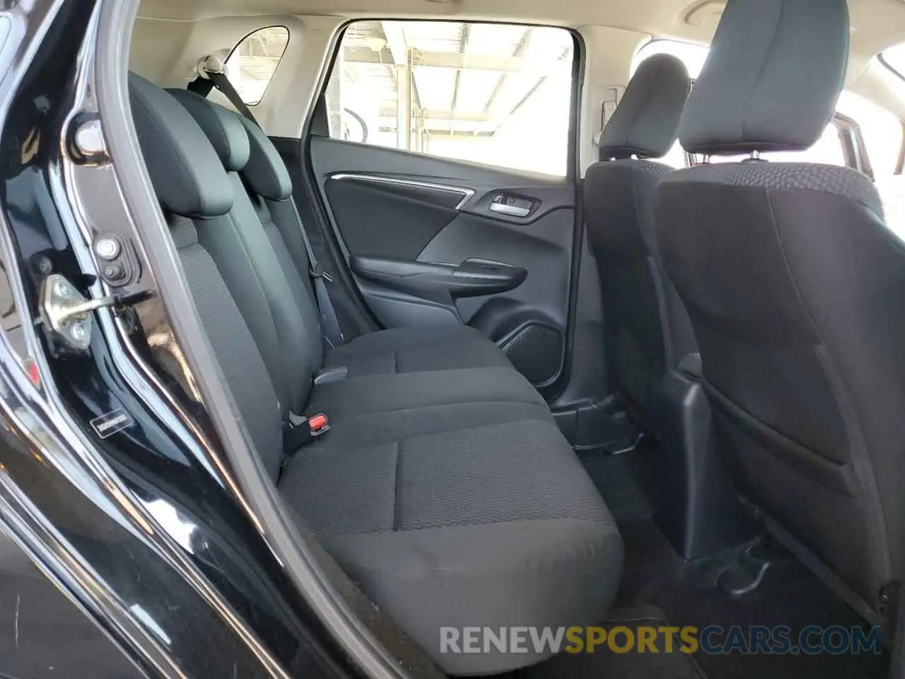 10 Photograph of a damaged car 3HGGK5H44KM700683 HONDA FIT 2019