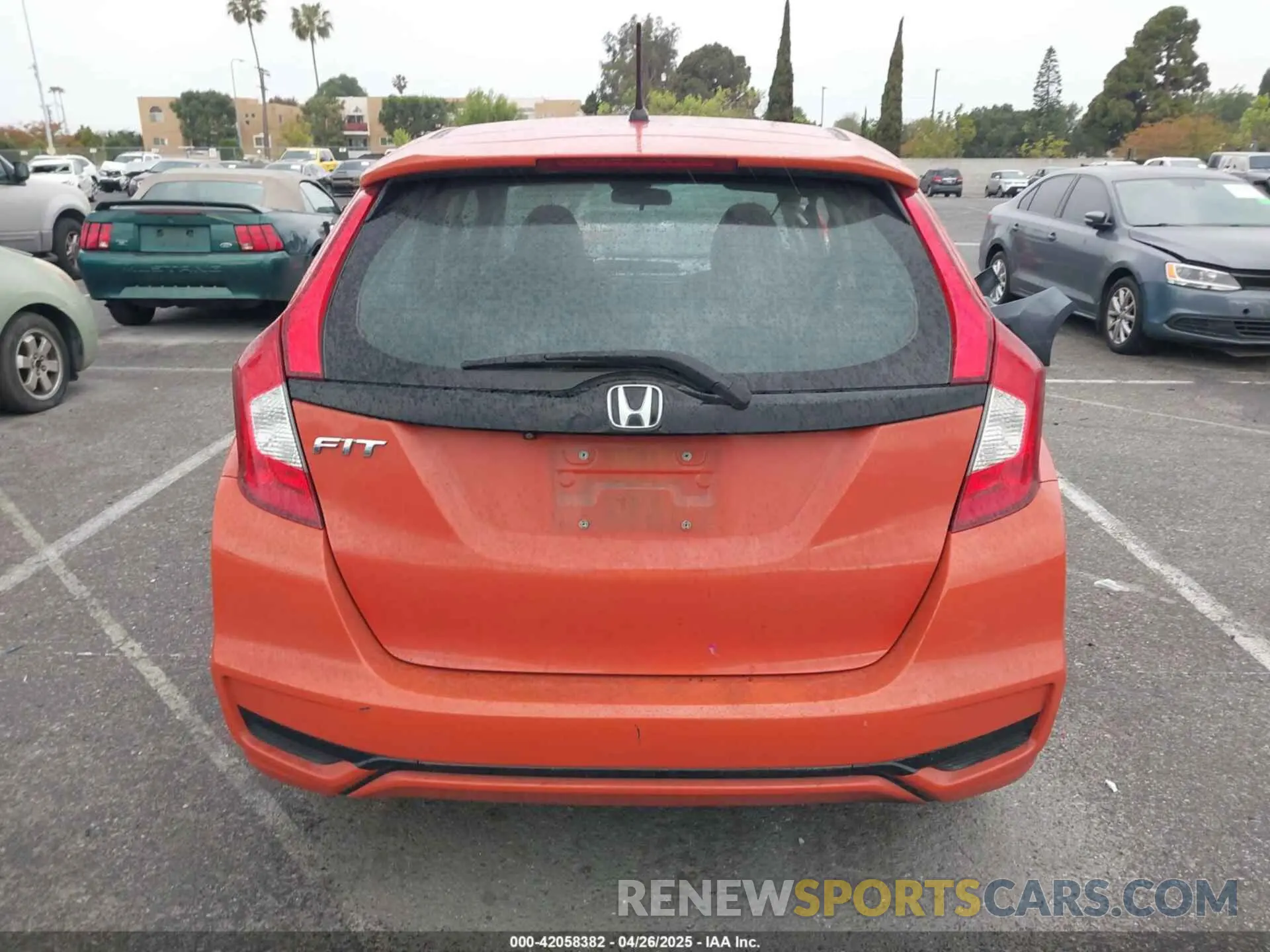 16 Photograph of a damaged car 3HGGK5H44KM703289 HONDA FIT 2019