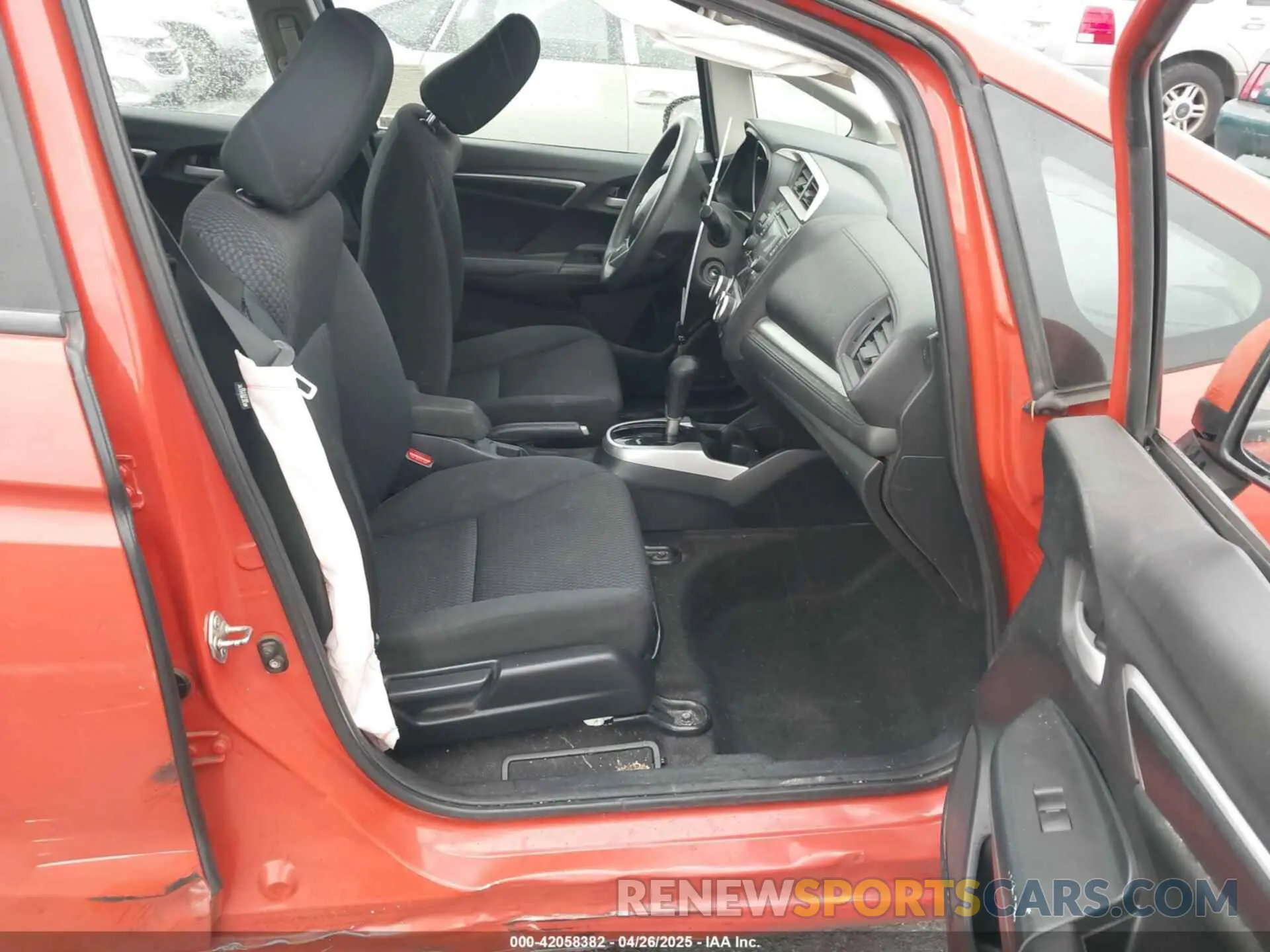 5 Photograph of a damaged car 3HGGK5H44KM703289 HONDA FIT 2019