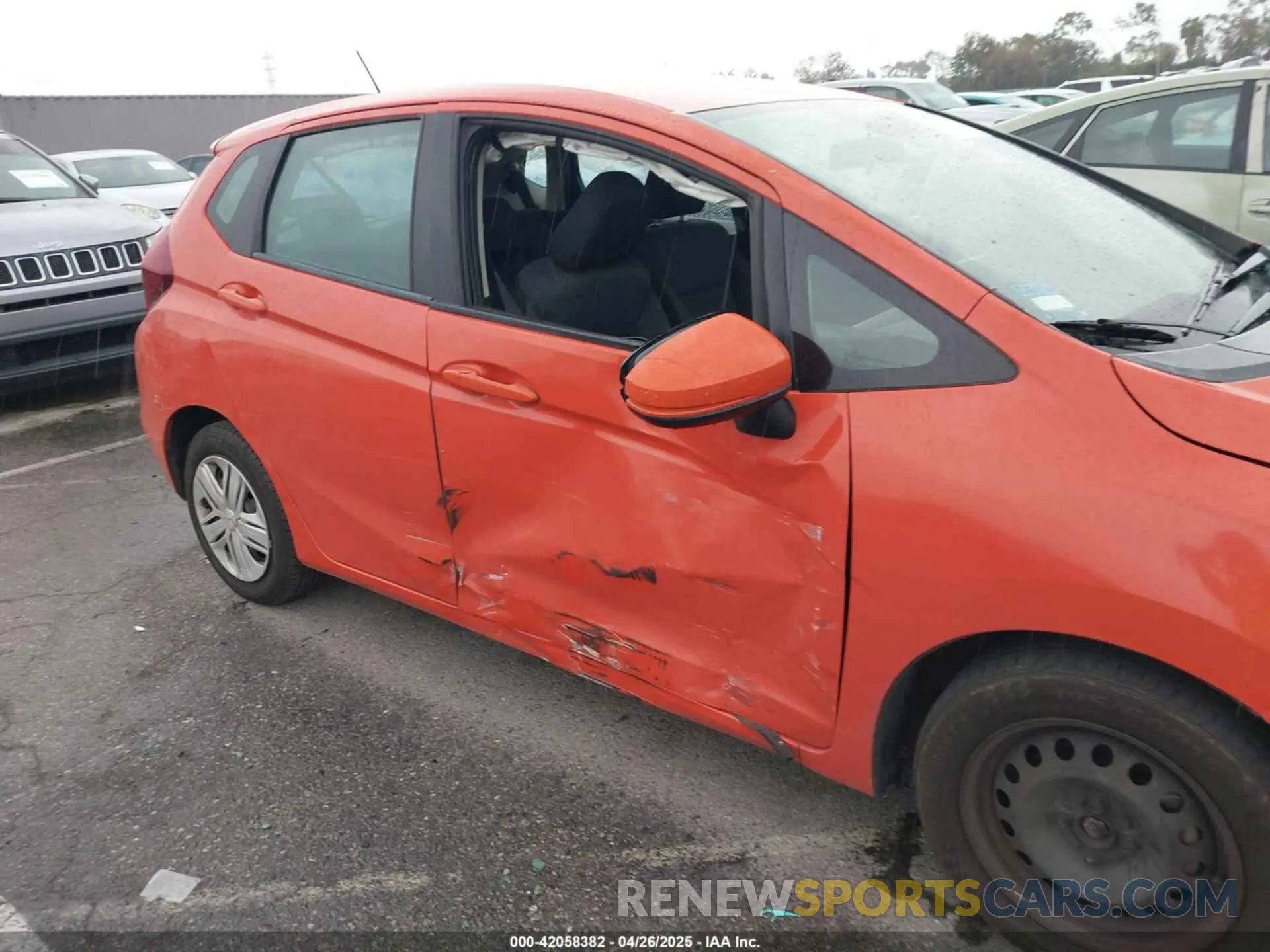 6 Photograph of a damaged car 3HGGK5H44KM703289 HONDA FIT 2019
