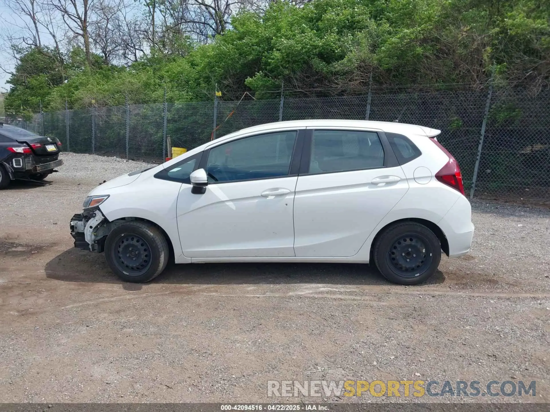 15 Photograph of a damaged car 3HGGK5H44KM731612 HONDA FIT 2019