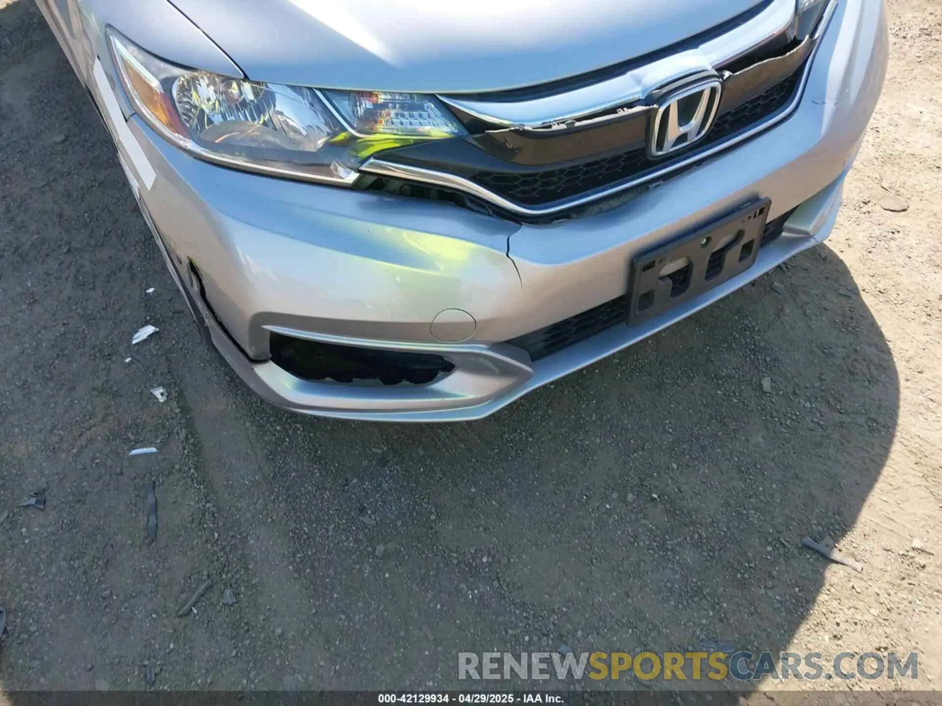 18 Photograph of a damaged car 3HGGK5H44KM750452 HONDA FIT 2019