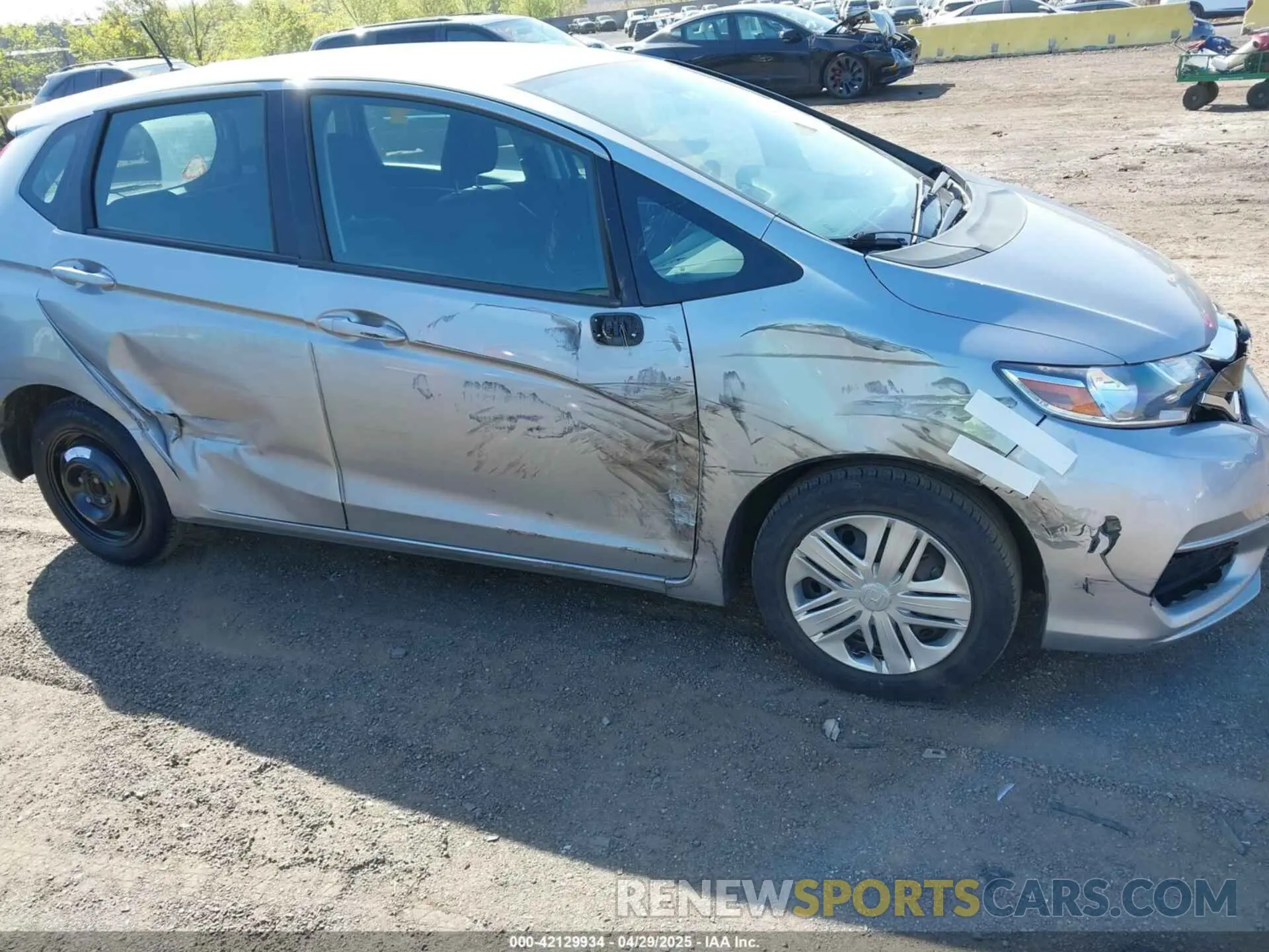 19 Photograph of a damaged car 3HGGK5H44KM750452 HONDA FIT 2019