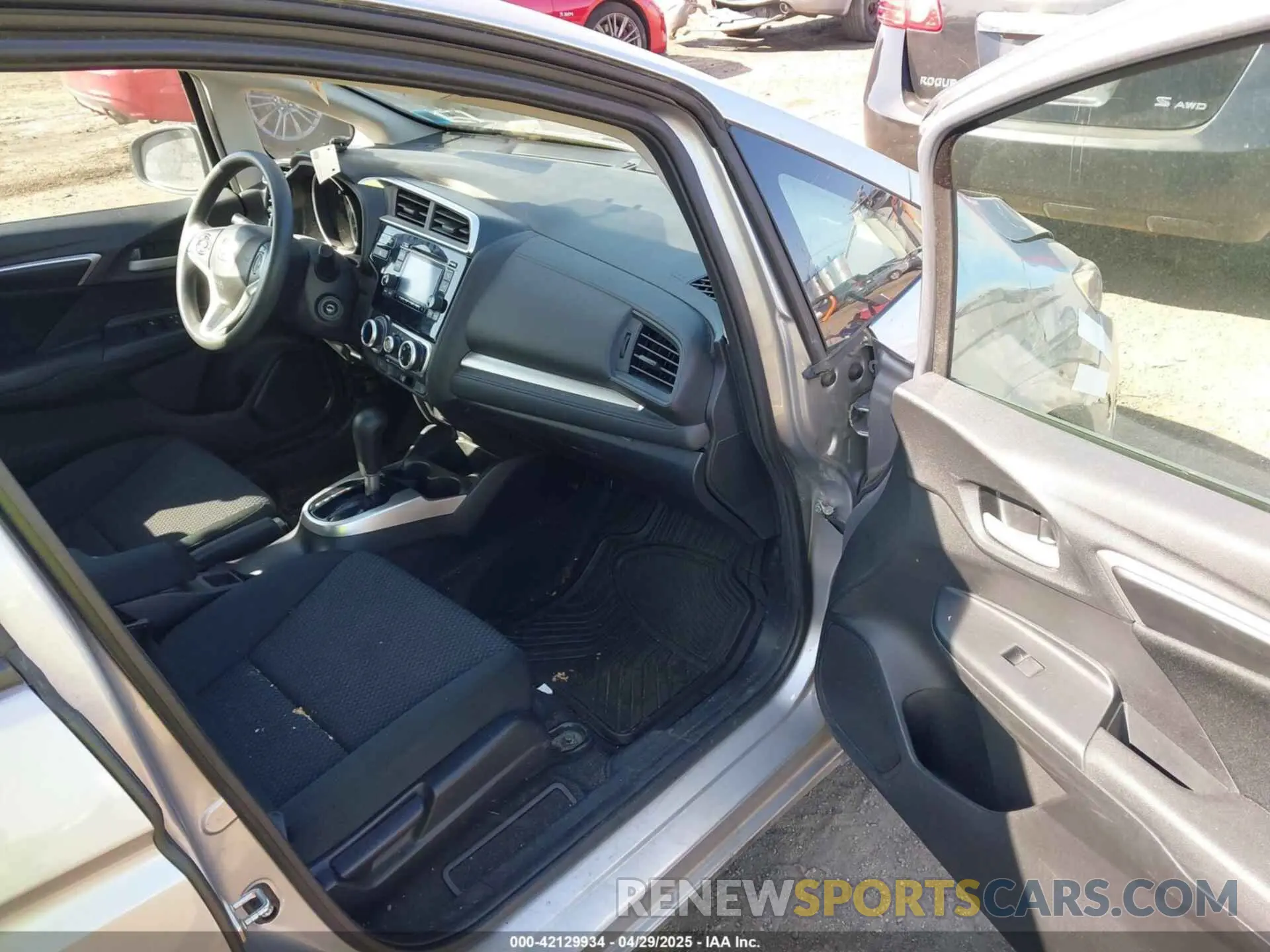 5 Photograph of a damaged car 3HGGK5H44KM750452 HONDA FIT 2019