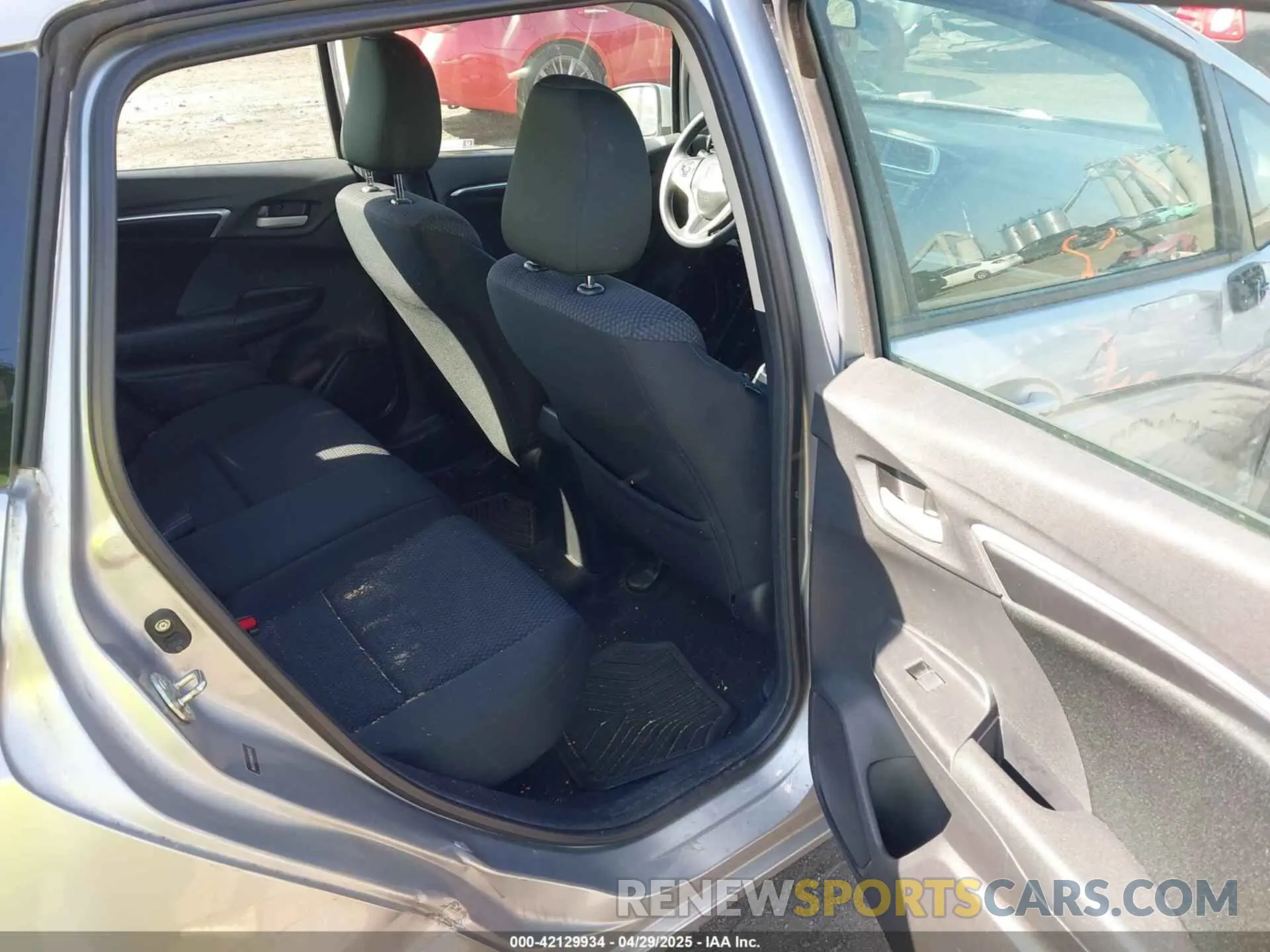 8 Photograph of a damaged car 3HGGK5H44KM750452 HONDA FIT 2019