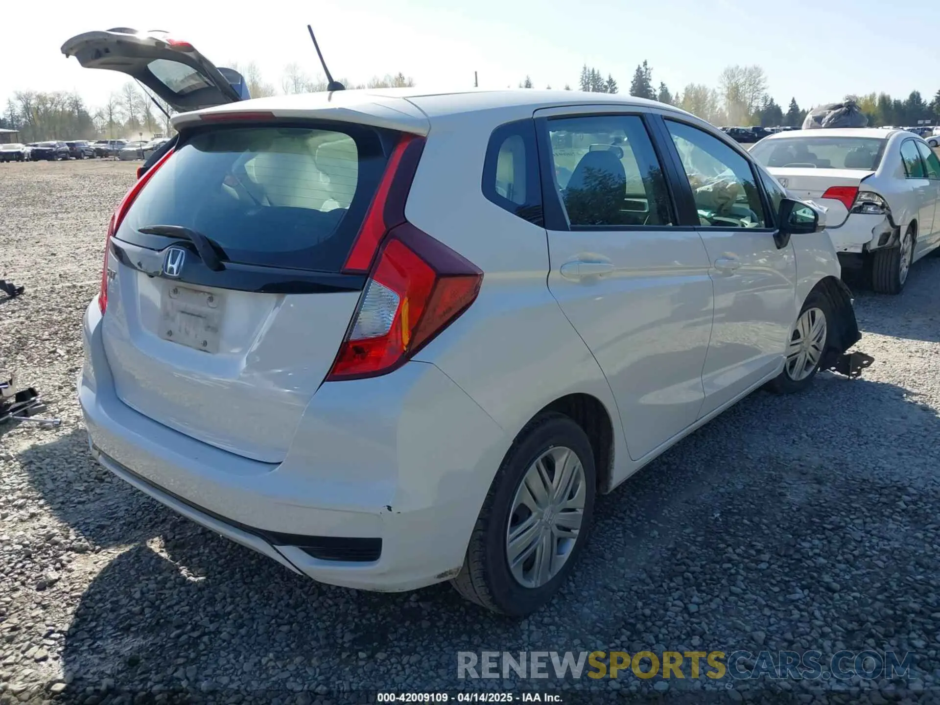 4 Photograph of a damaged car 3HGGK5H45KM702104 HONDA FIT 2019