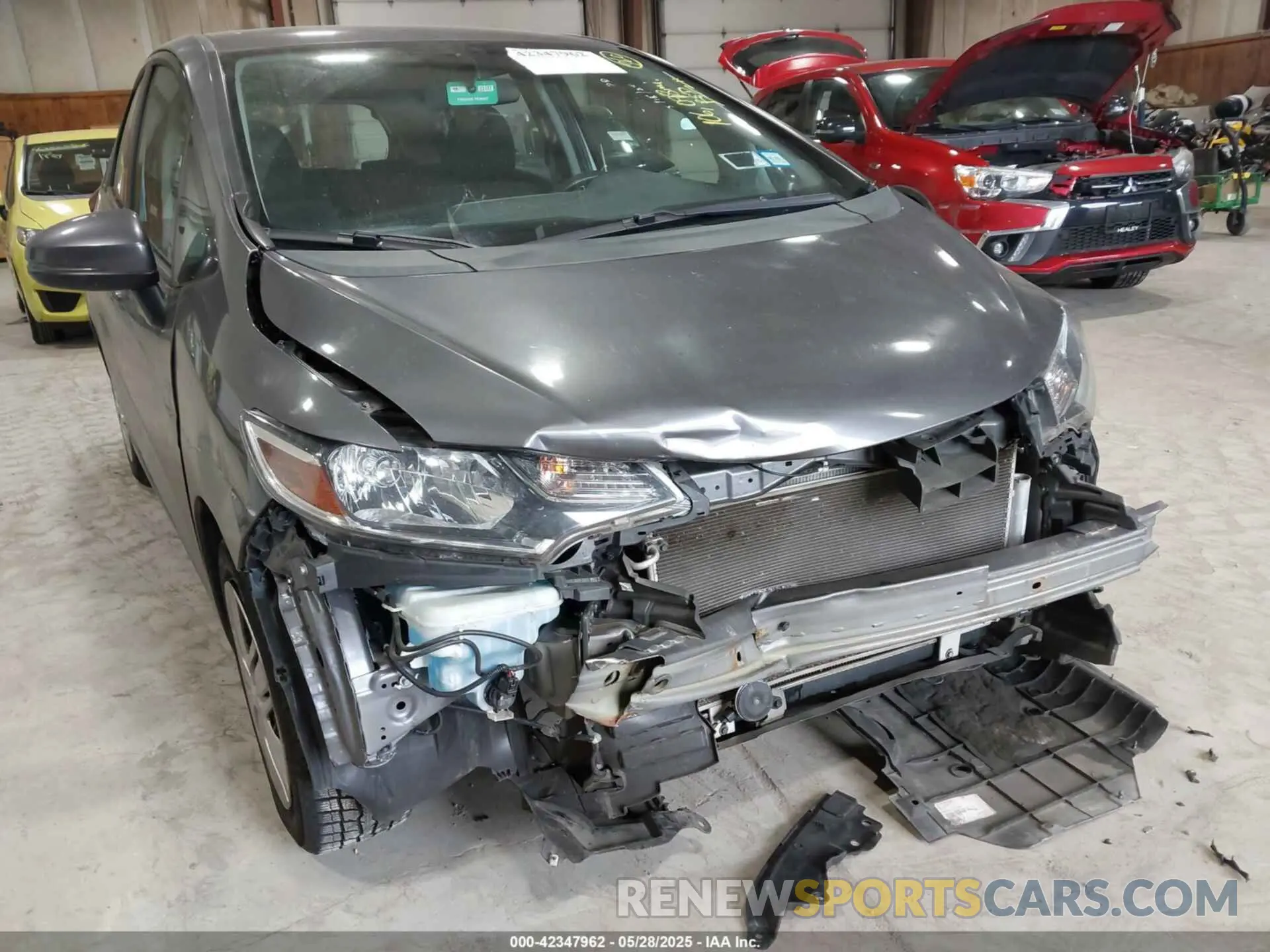 18 Photograph of a damaged car 3HGGK5H45KM732610 HONDA FIT 2019