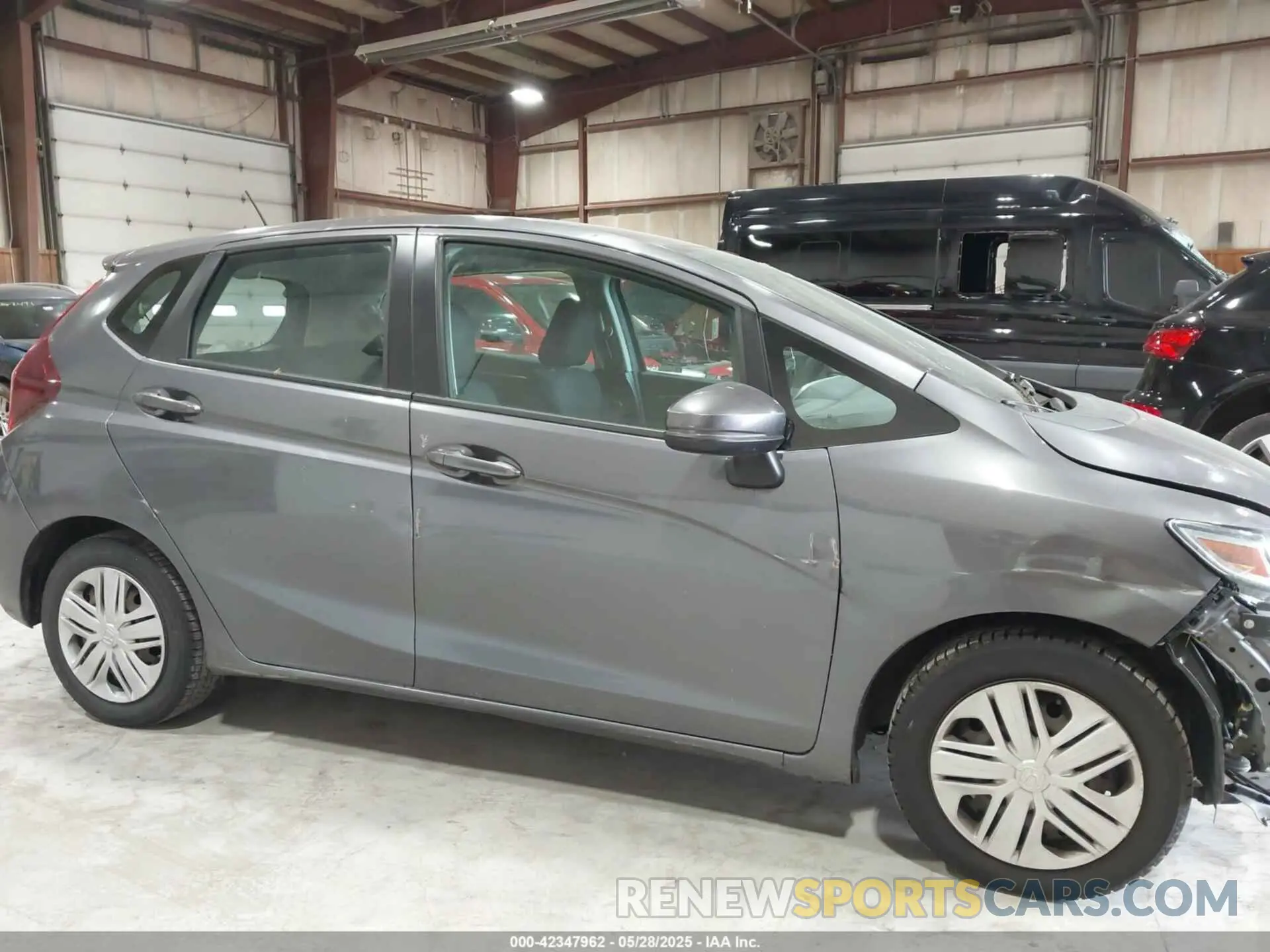 19 Photograph of a damaged car 3HGGK5H45KM732610 HONDA FIT 2019