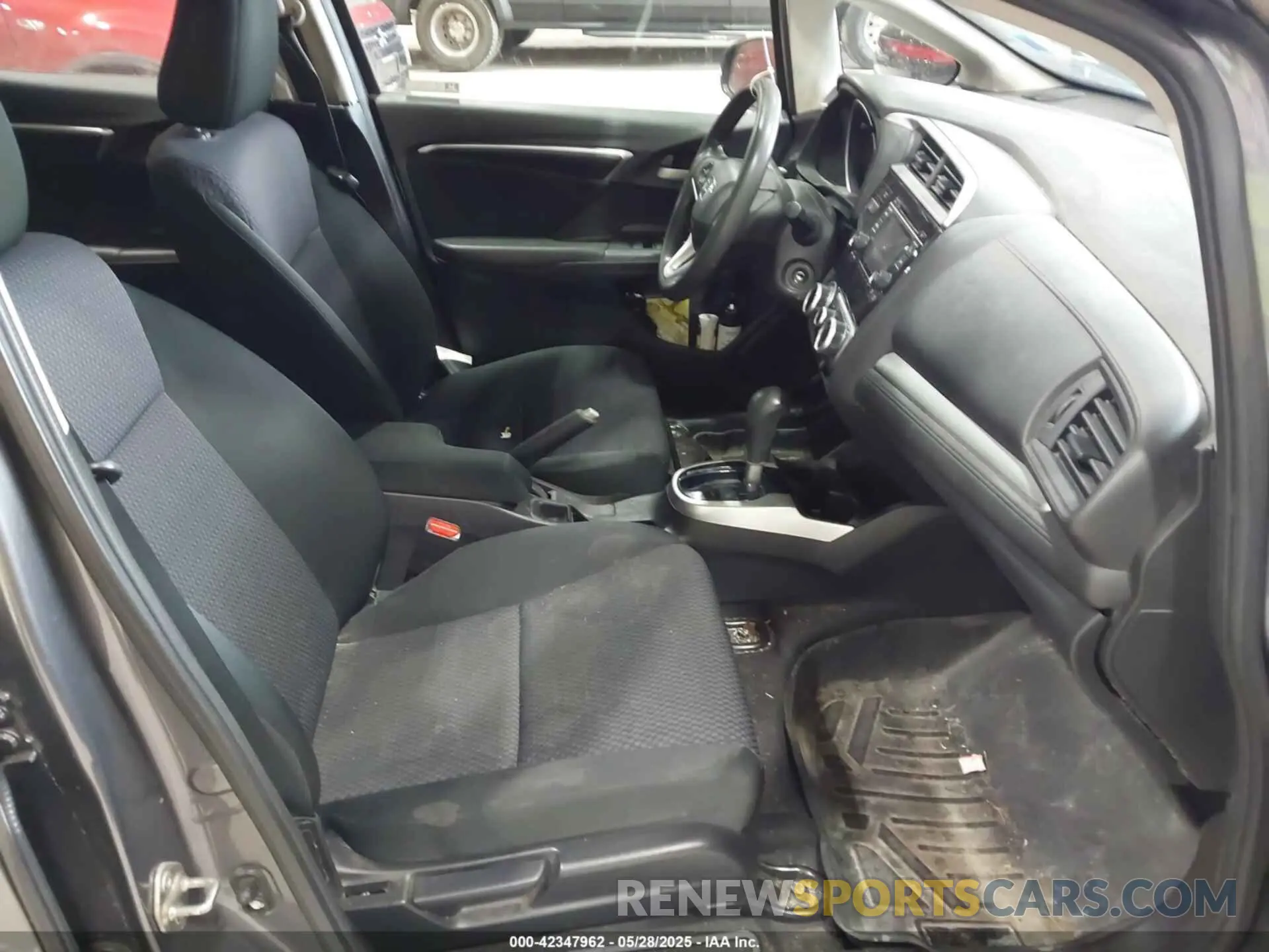 5 Photograph of a damaged car 3HGGK5H45KM732610 HONDA FIT 2019