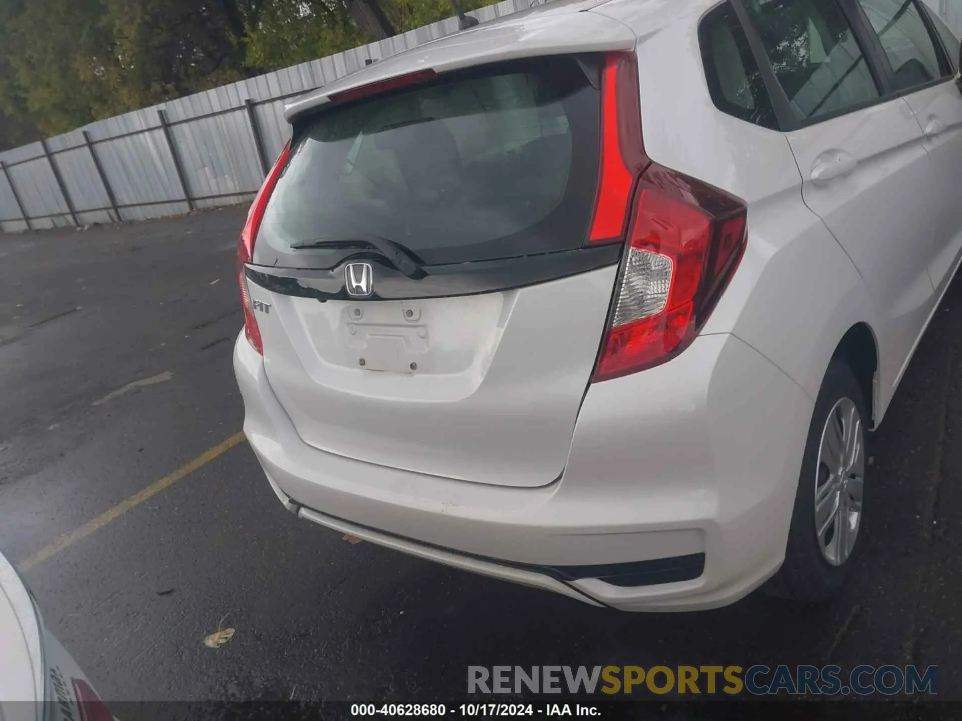 17 Photograph of a damaged car 3HGGK5H45KM745759 HONDA FIT 2019