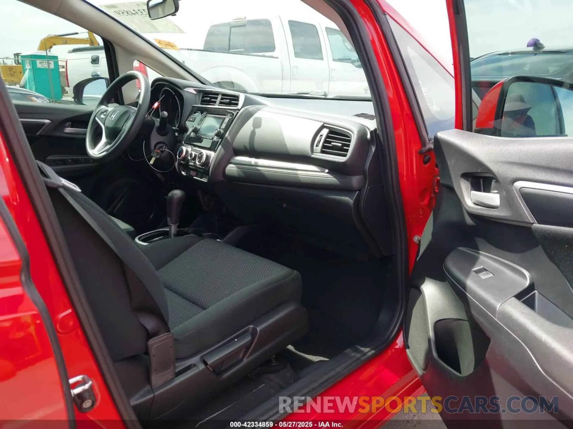 5 Photograph of a damaged car 3HGGK5H46KM710969 HONDA FIT 2019