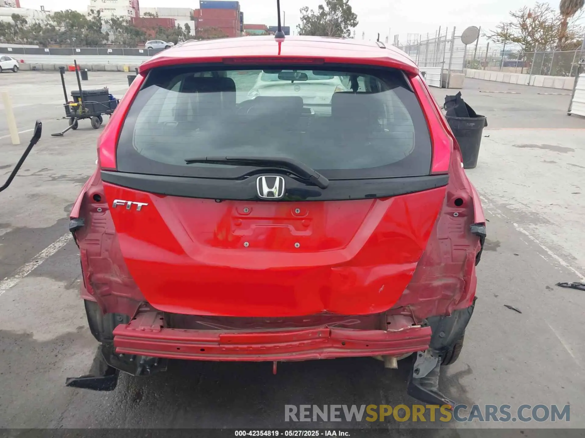 17 Photograph of a damaged car 3HGGK5H46KM733393 HONDA FIT 2019