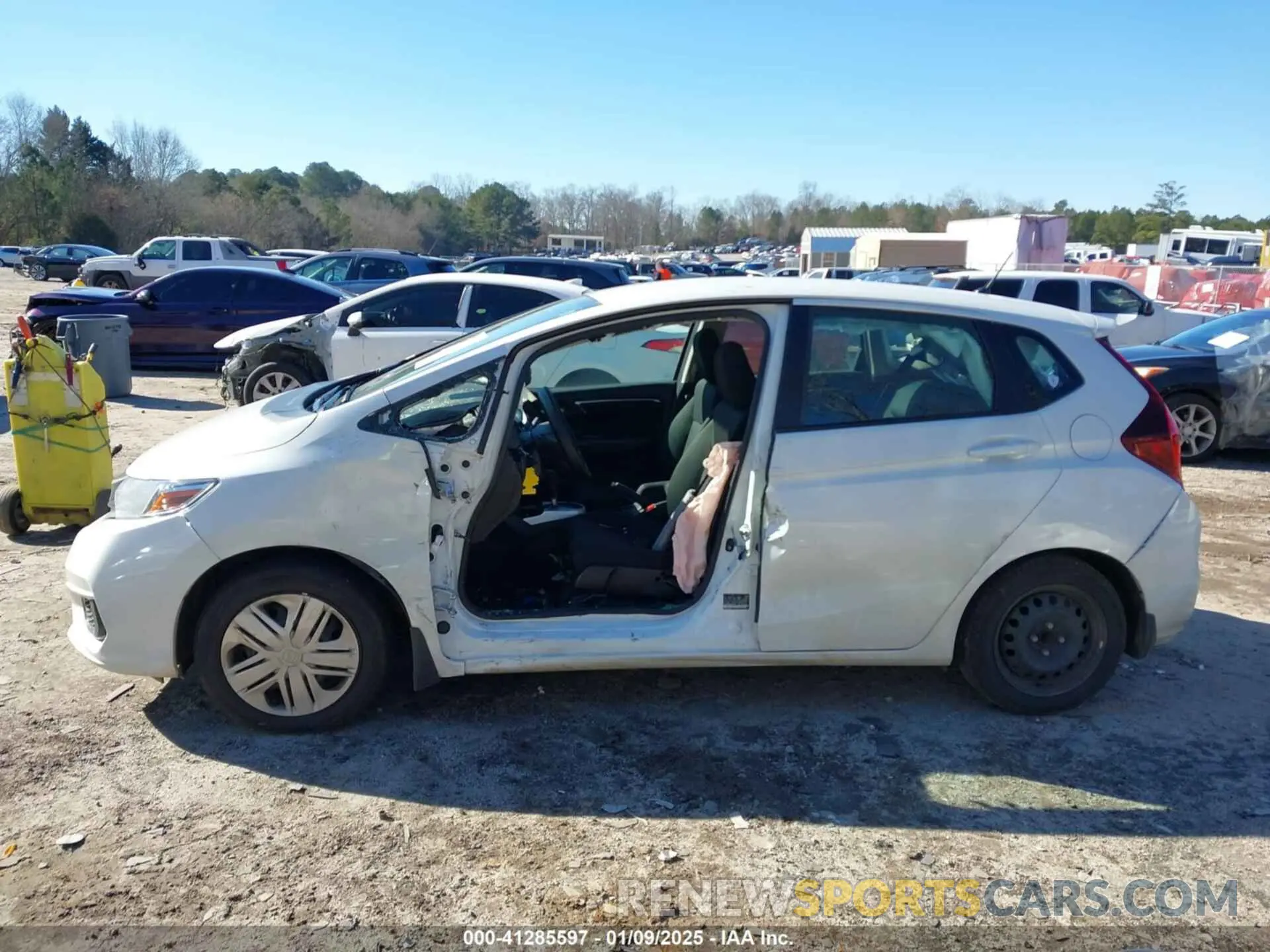 15 Photograph of a damaged car 3HGGK5H48KM717292 HONDA FIT 2019