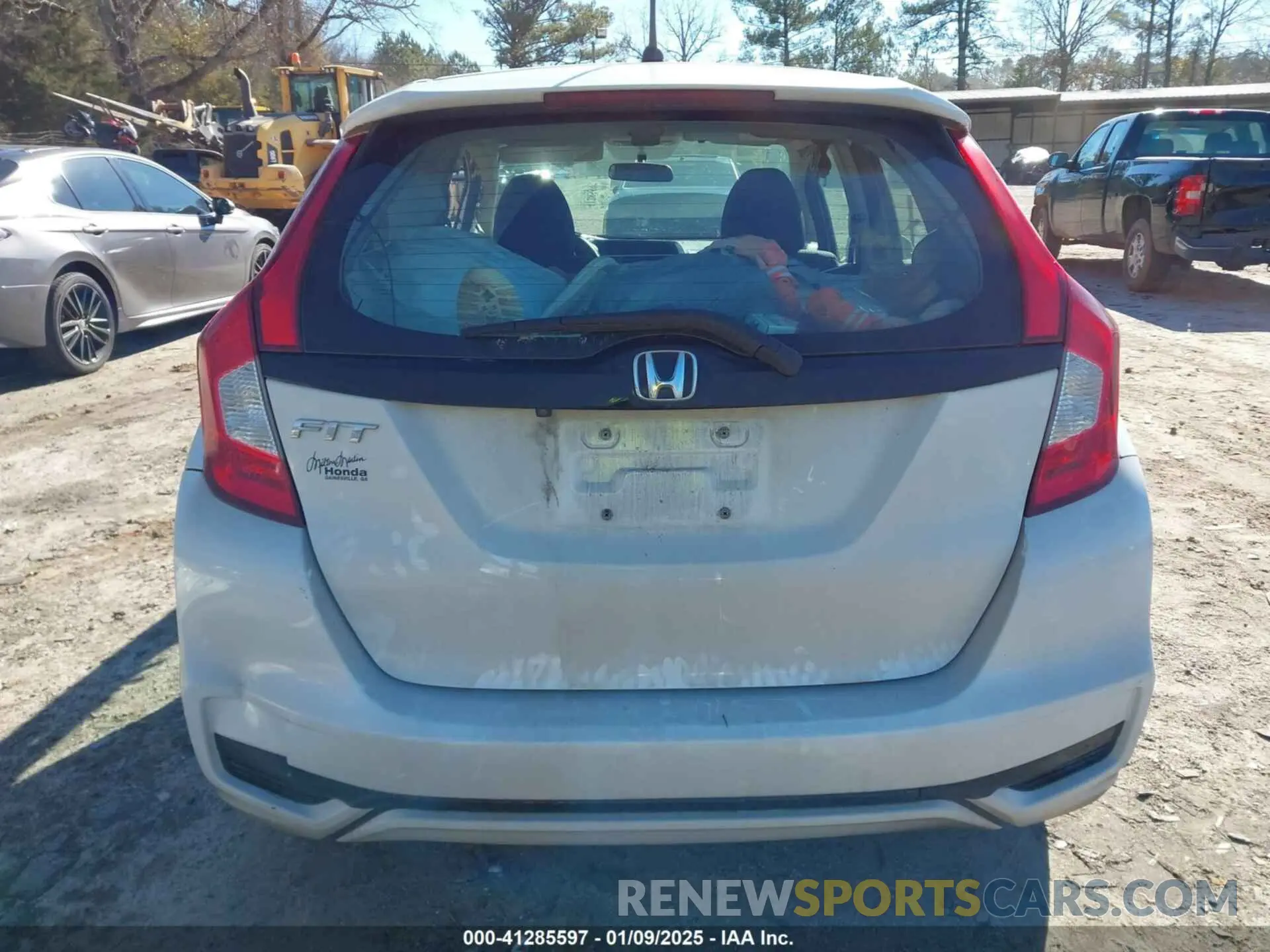 17 Photograph of a damaged car 3HGGK5H48KM717292 HONDA FIT 2019
