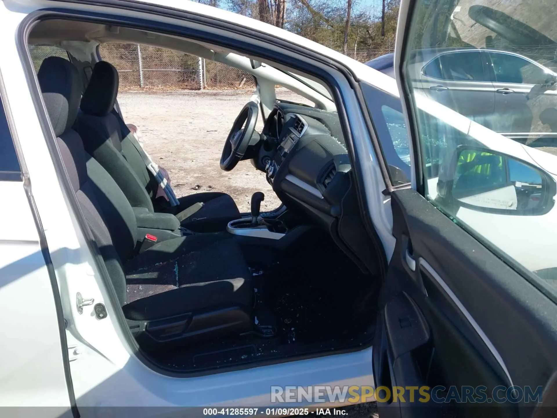 5 Photograph of a damaged car 3HGGK5H48KM717292 HONDA FIT 2019