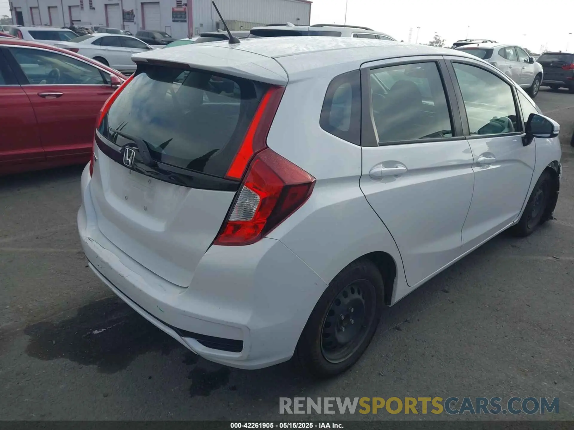 4 Photograph of a damaged car 3HGGK5H48KM731113 HONDA FIT 2019