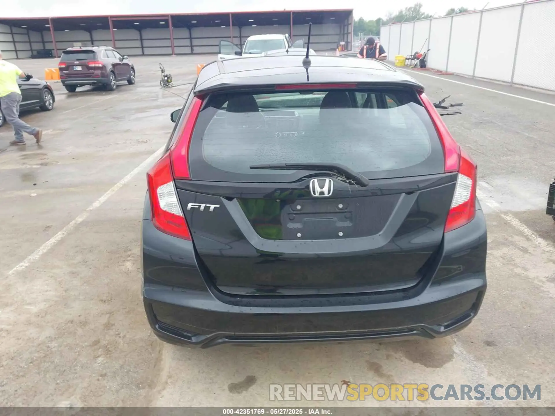 16 Photograph of a damaged car 3HGGK5H49KM736014 HONDA FIT 2019