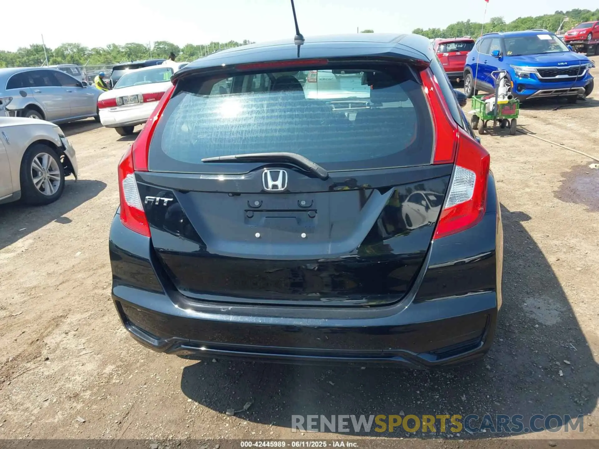 17 Photograph of a damaged car 3HGGK5H4XKM724020 HONDA FIT 2019