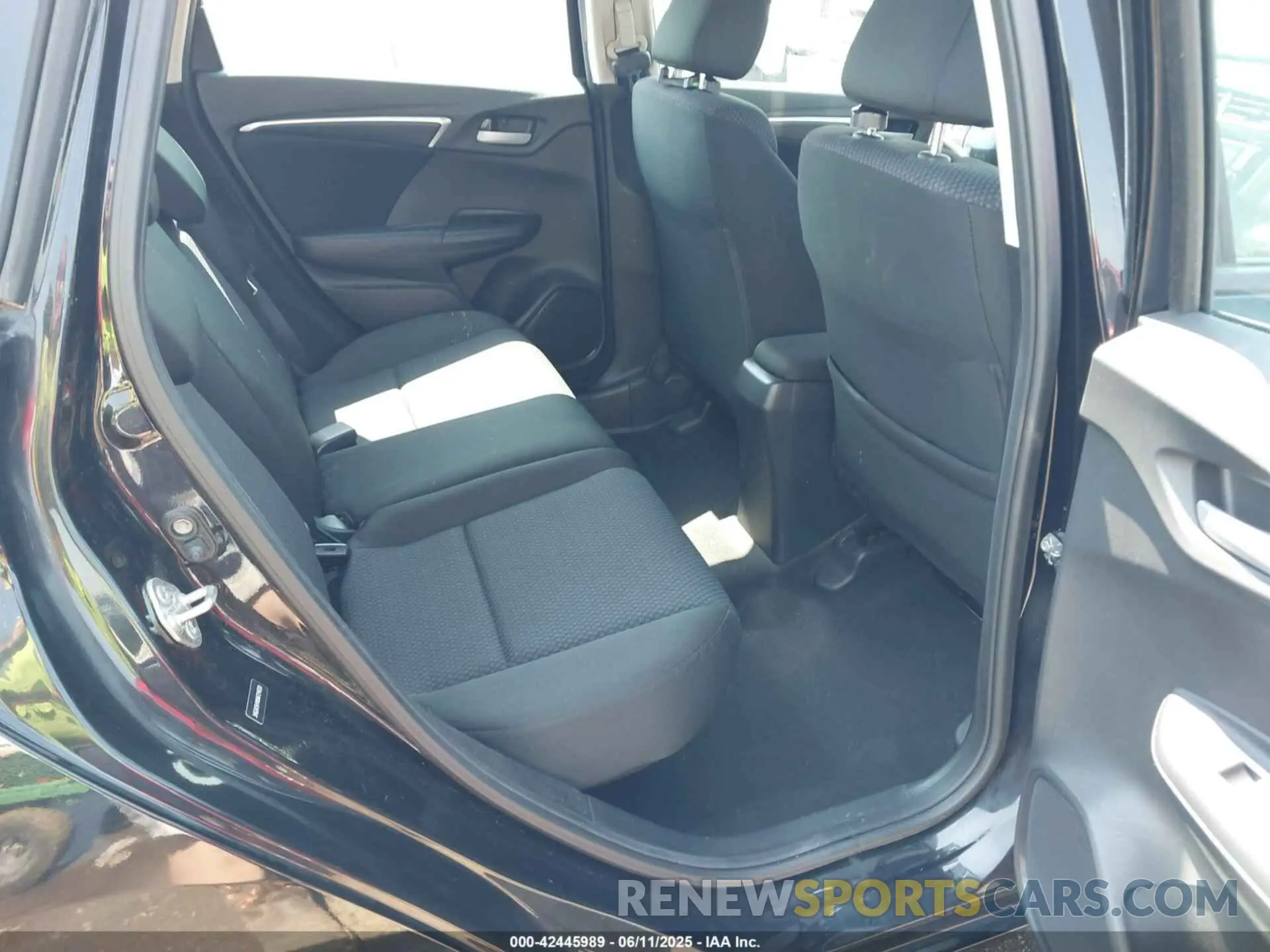 8 Photograph of a damaged car 3HGGK5H4XKM724020 HONDA FIT 2019