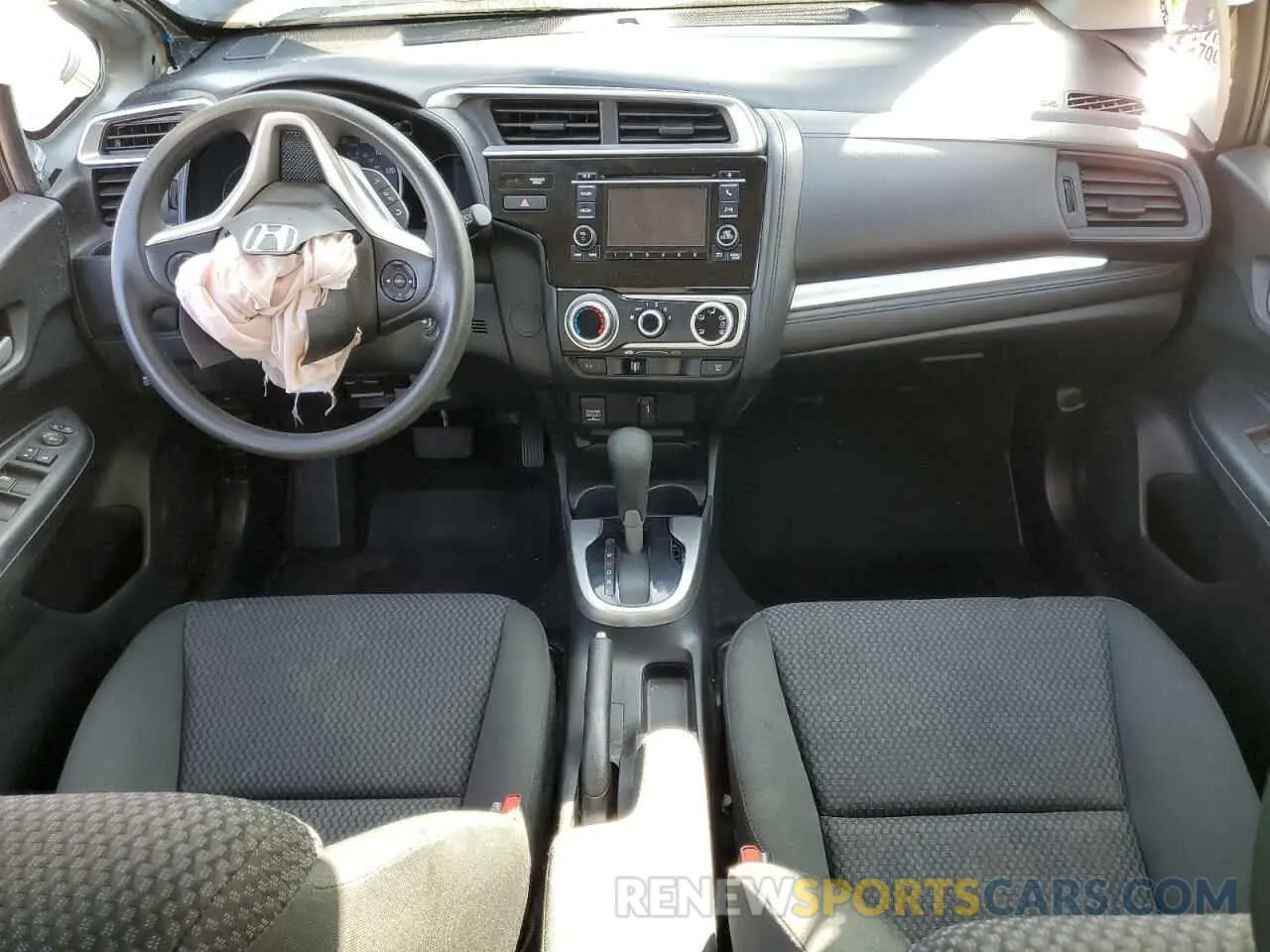 8 Photograph of a damaged car 3HGGK5H4XKM735633 HONDA FIT 2019