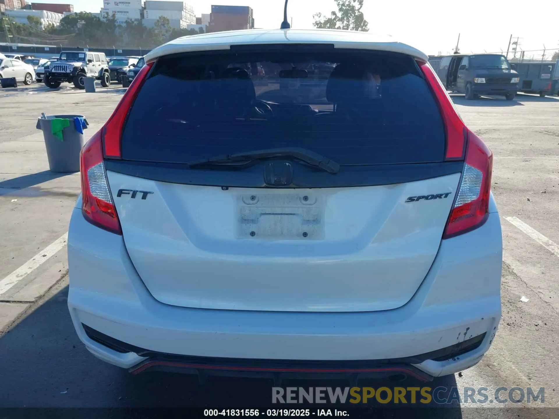 16 Photograph of a damaged car 3HGGK5H60KM717921 HONDA FIT 2019