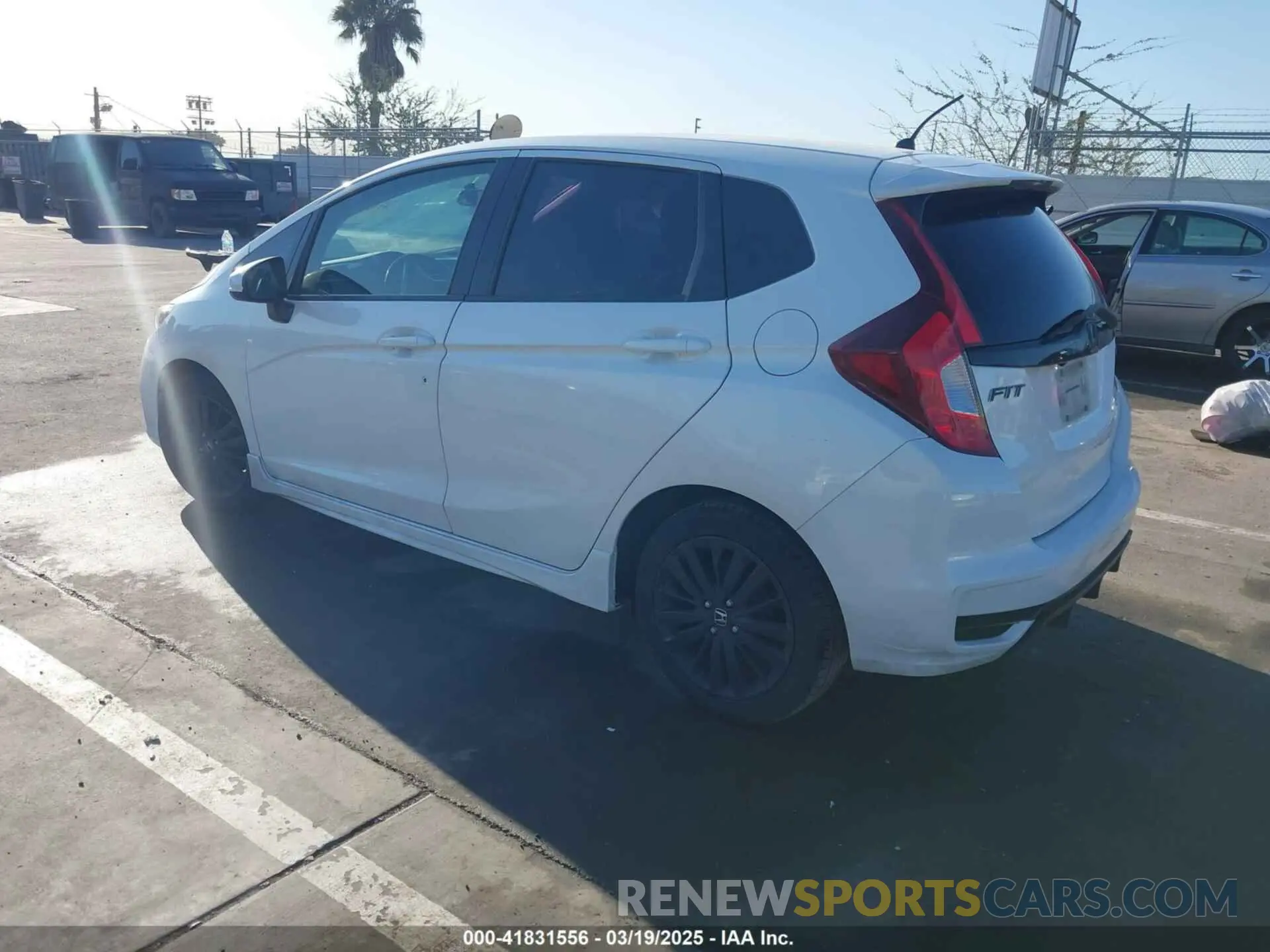 3 Photograph of a damaged car 3HGGK5H60KM717921 HONDA FIT 2019