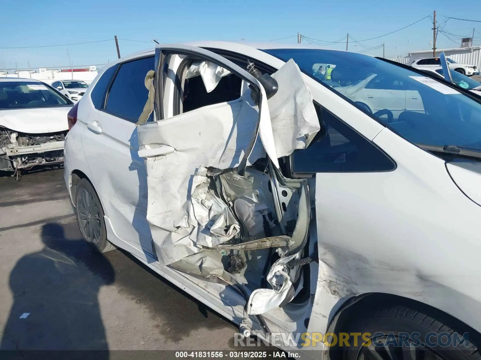 6 Photograph of a damaged car 3HGGK5H60KM717921 HONDA FIT 2019