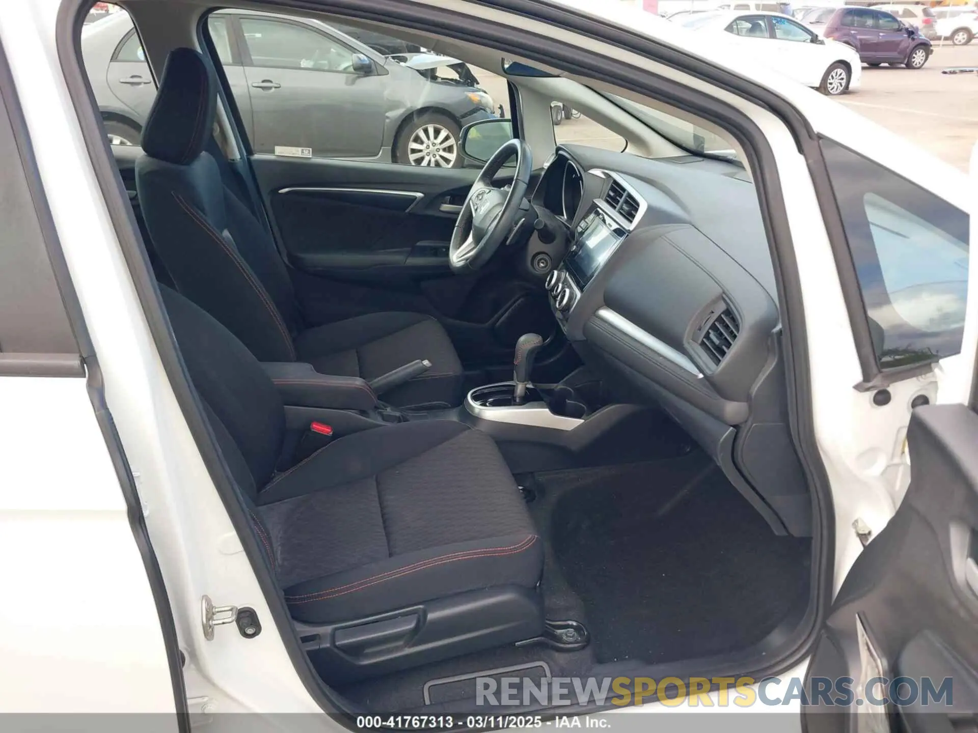 5 Photograph of a damaged car 3HGGK5H67KM723165 HONDA FIT 2019