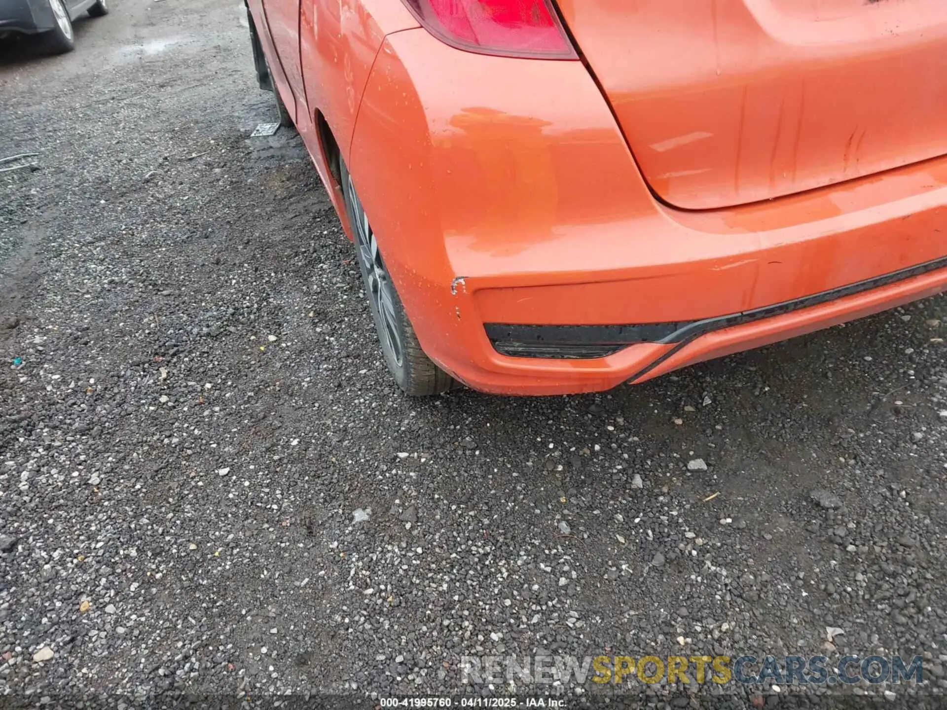18 Photograph of a damaged car 3HGGK5H80KM722344 HONDA FIT 2019