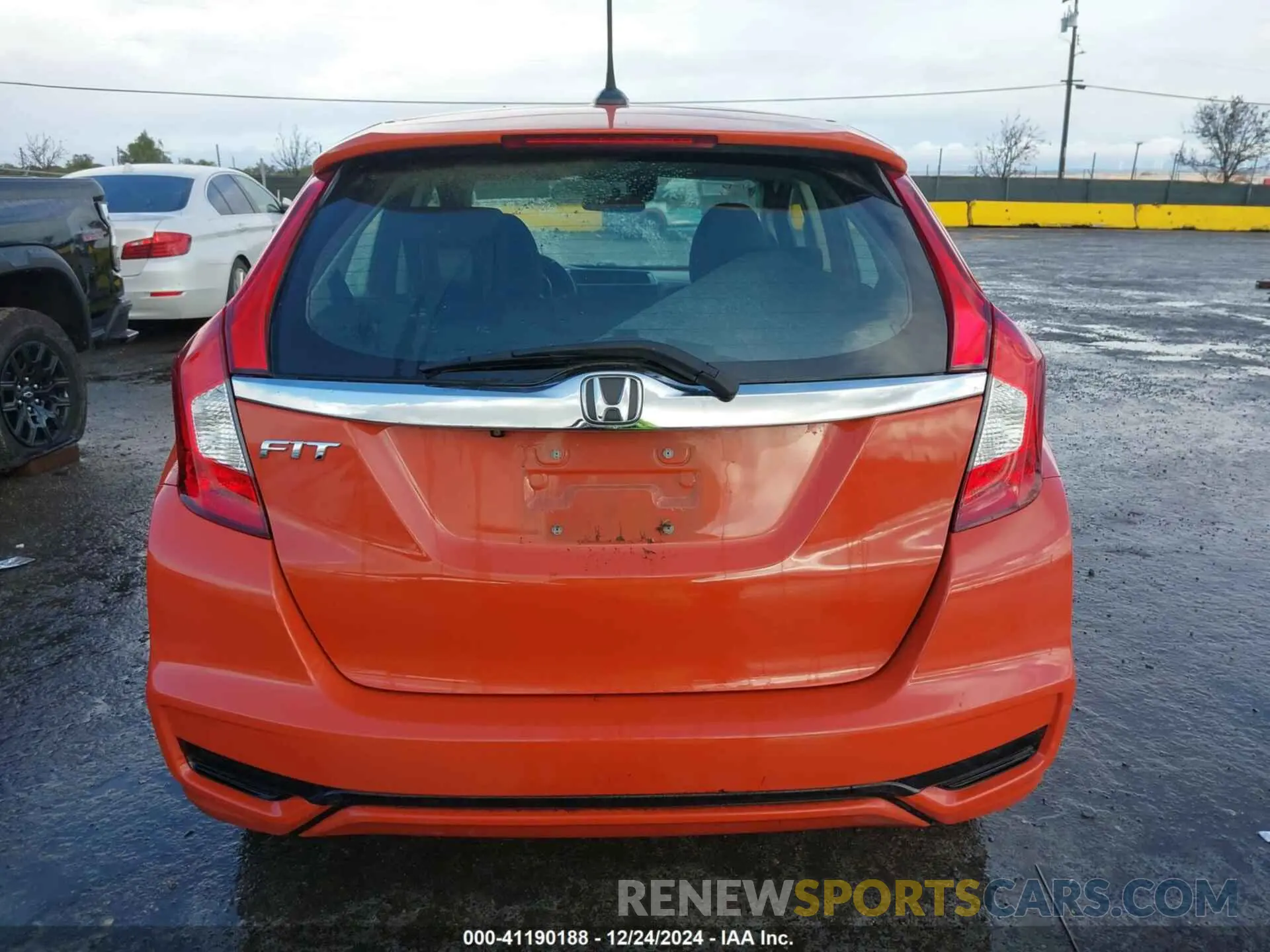 17 Photograph of a damaged car 3HGGK5H81KM711790 HONDA FIT 2019