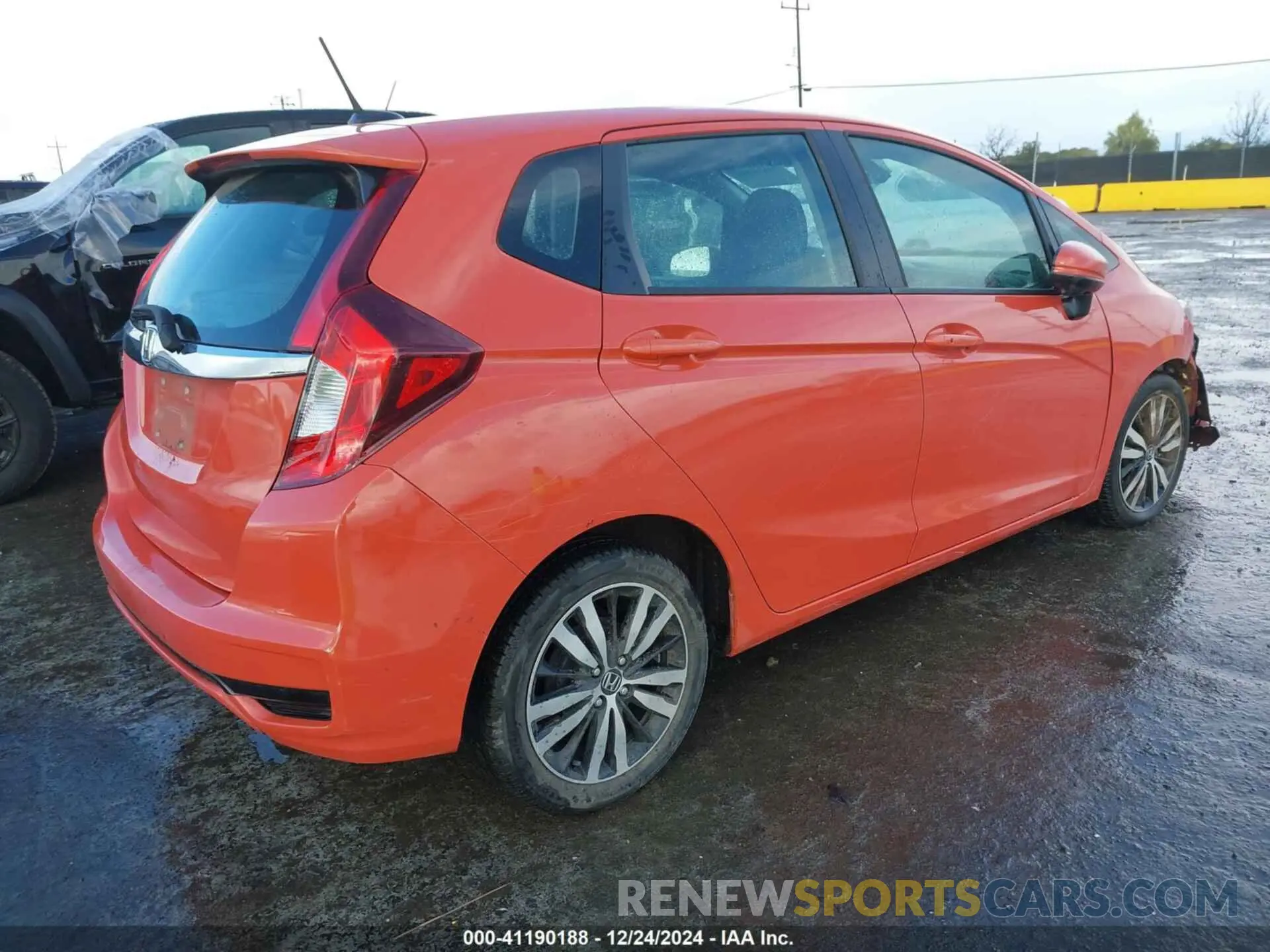4 Photograph of a damaged car 3HGGK5H81KM711790 HONDA FIT 2019