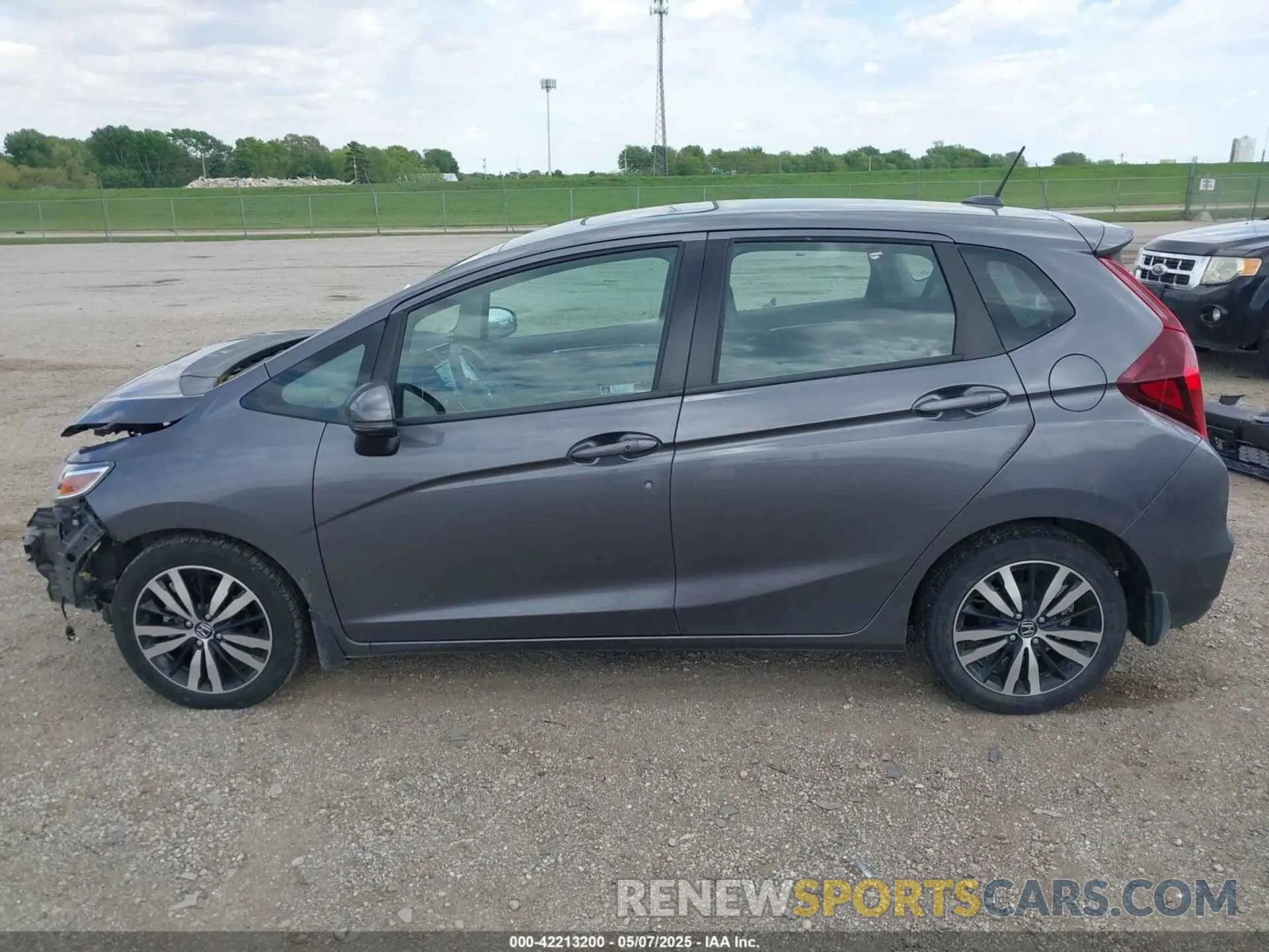 15 Photograph of a damaged car 3HGGK5H81KM742537 HONDA FIT 2019