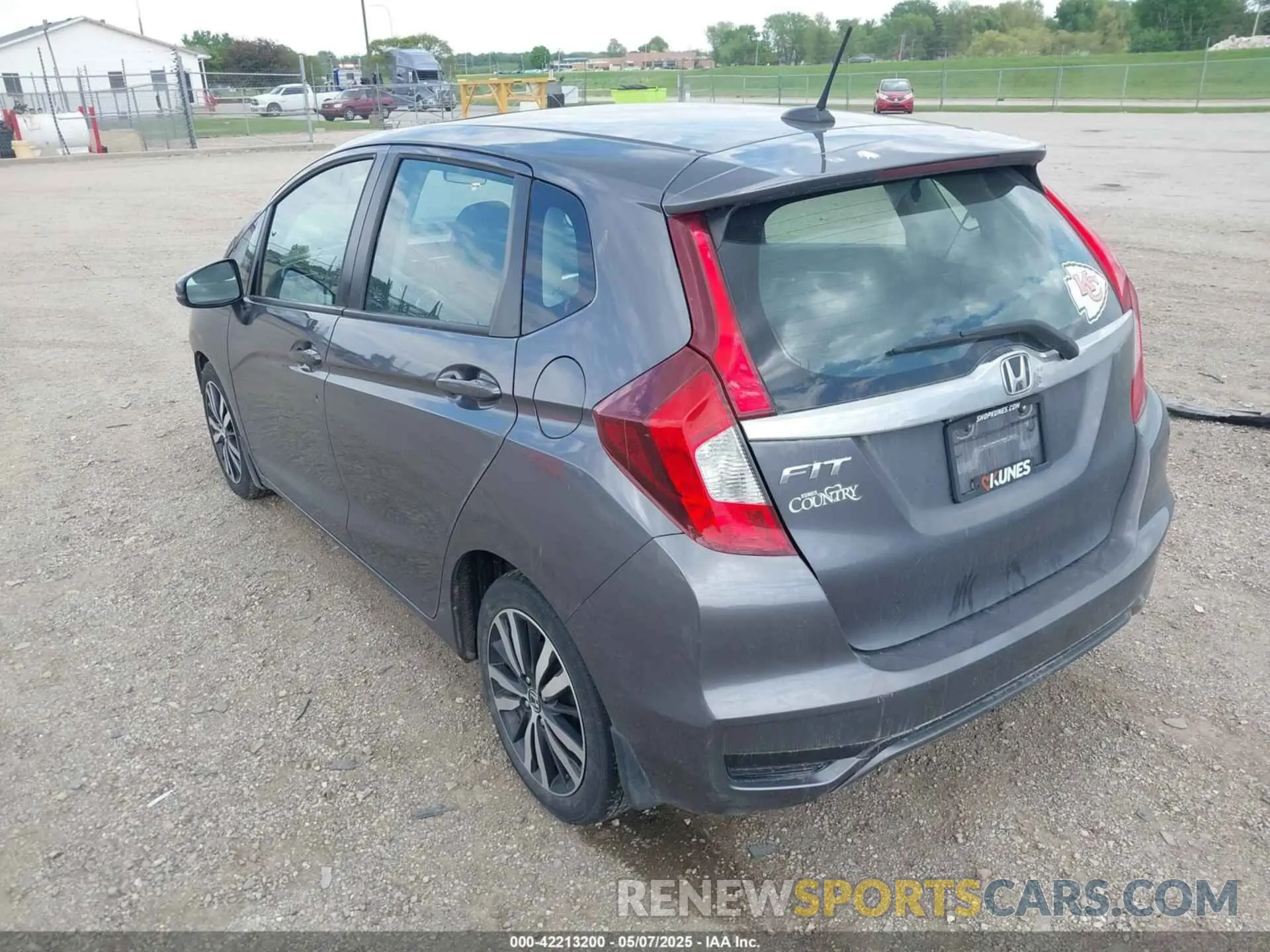 3 Photograph of a damaged car 3HGGK5H81KM742537 HONDA FIT 2019