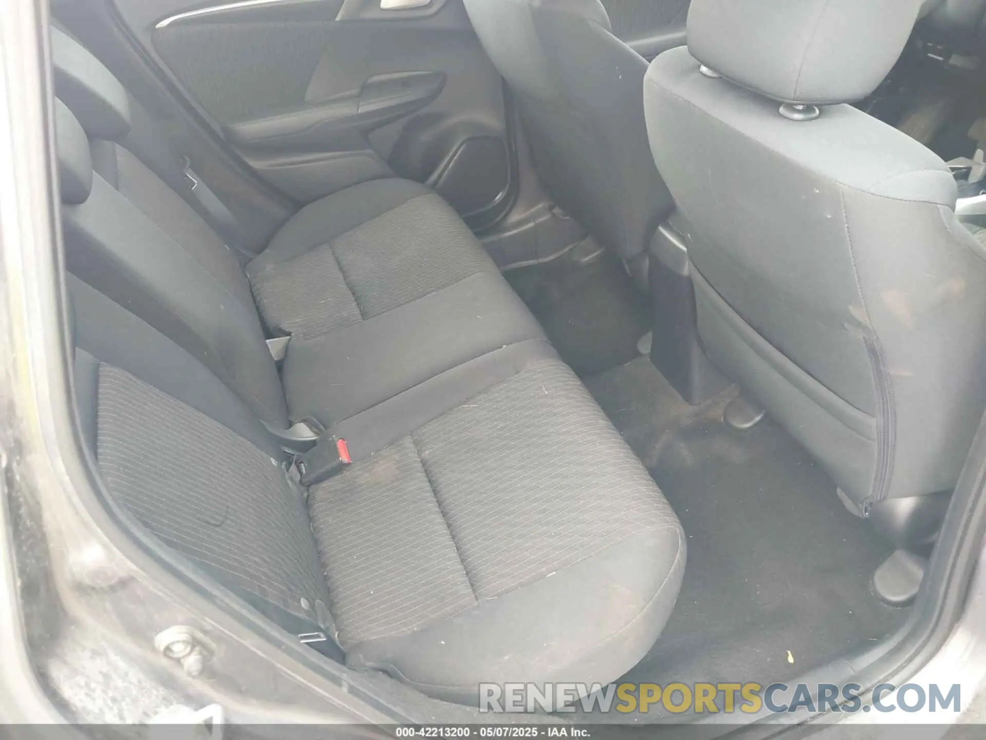 8 Photograph of a damaged car 3HGGK5H81KM742537 HONDA FIT 2019