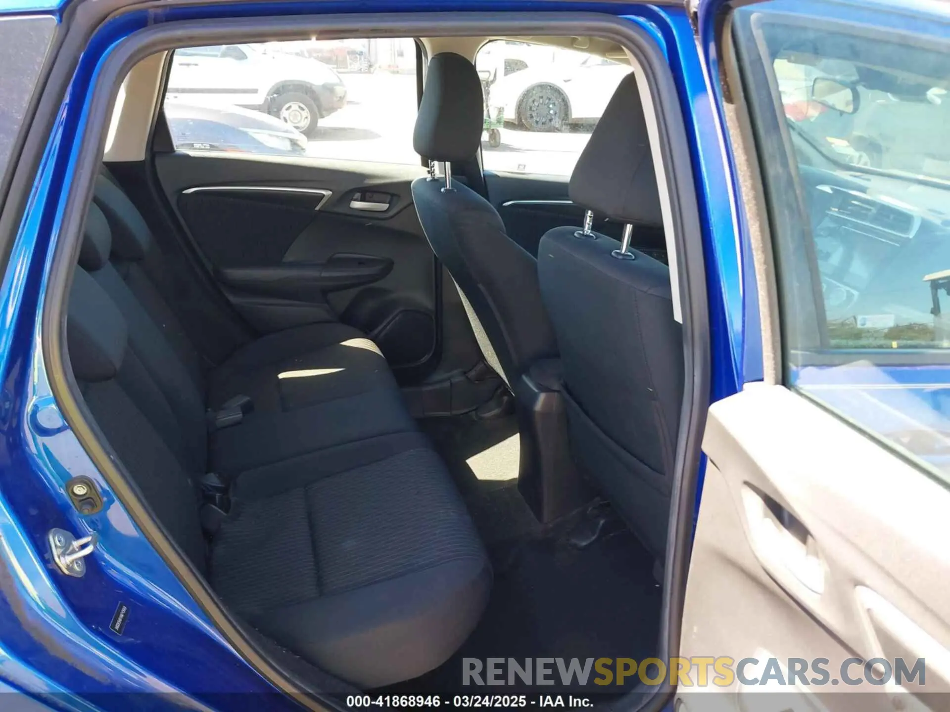 8 Photograph of a damaged car 3HGGK5H81KM743669 HONDA FIT 2019