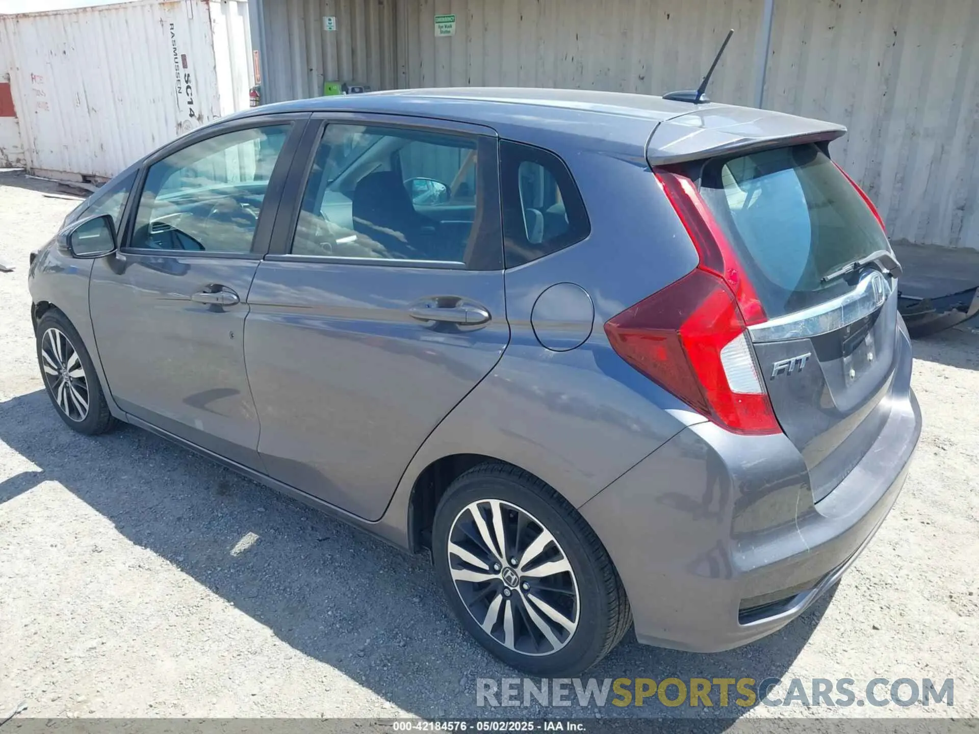 3 Photograph of a damaged car 3HGGK5H82KM738030 HONDA FIT 2019