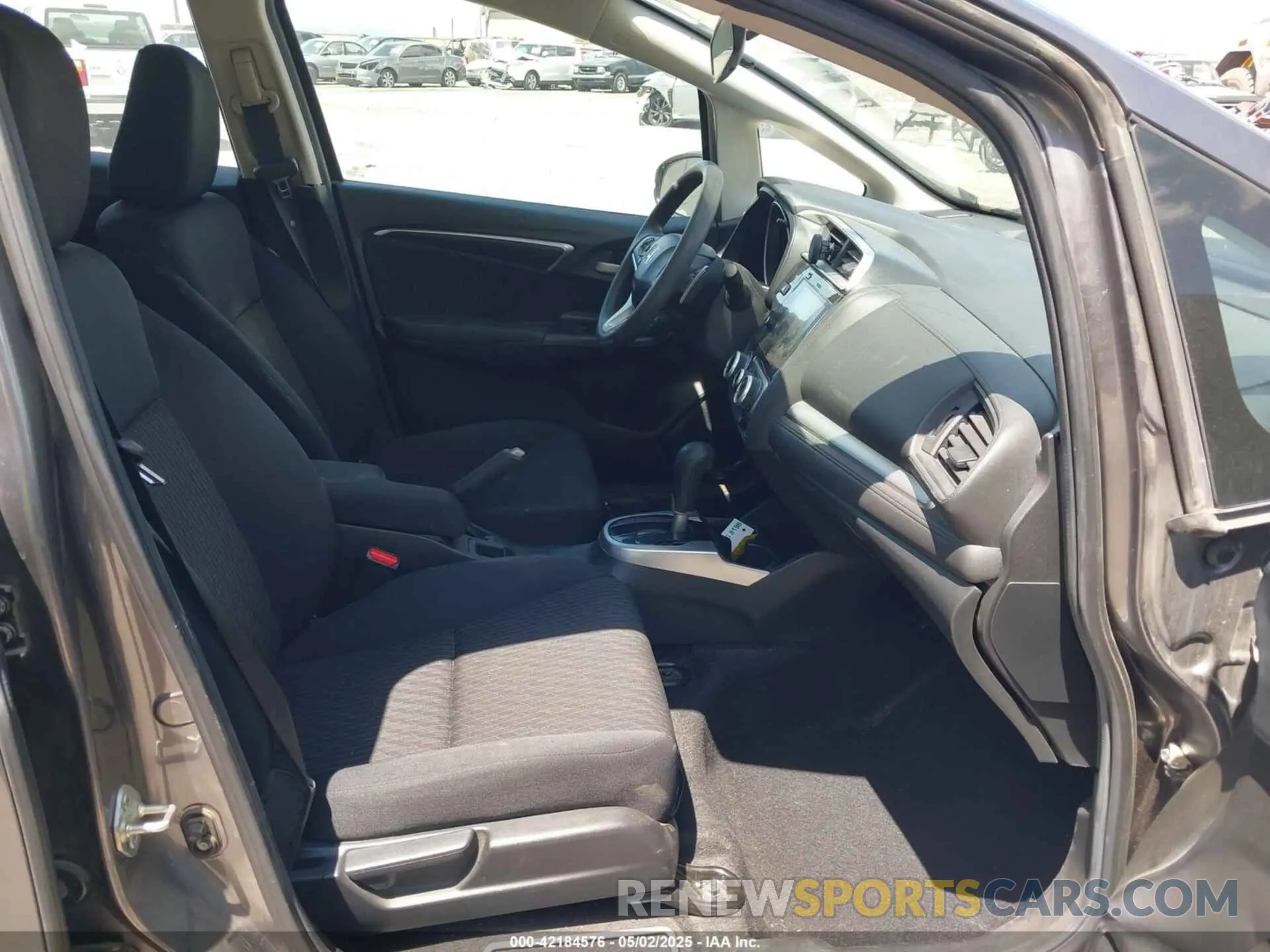5 Photograph of a damaged car 3HGGK5H82KM738030 HONDA FIT 2019