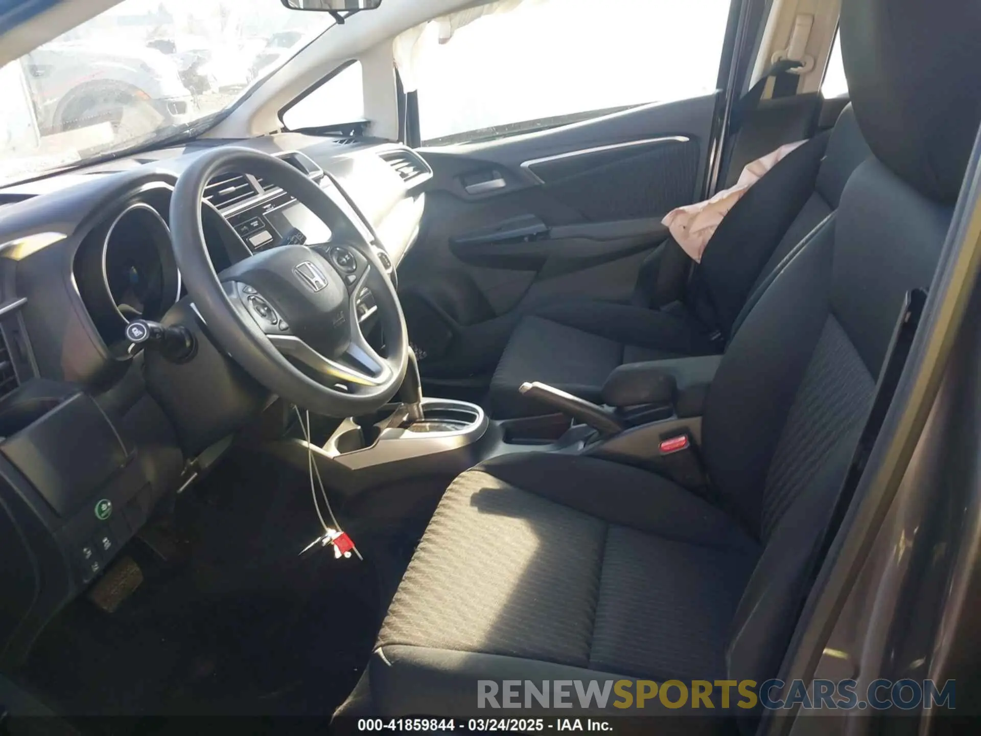5 Photograph of a damaged car 3HGGK5H84KM742208 HONDA FIT 2019