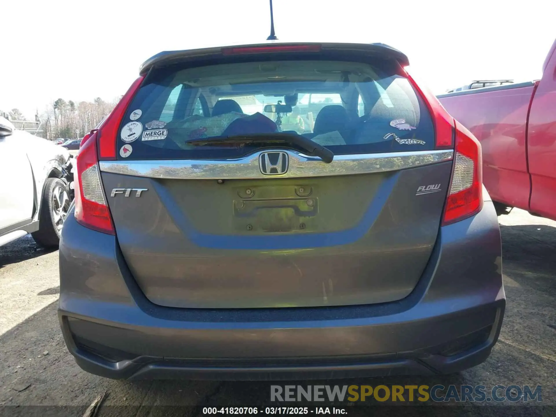 16 Photograph of a damaged car 3HGGK5H86KM704494 HONDA FIT 2019
