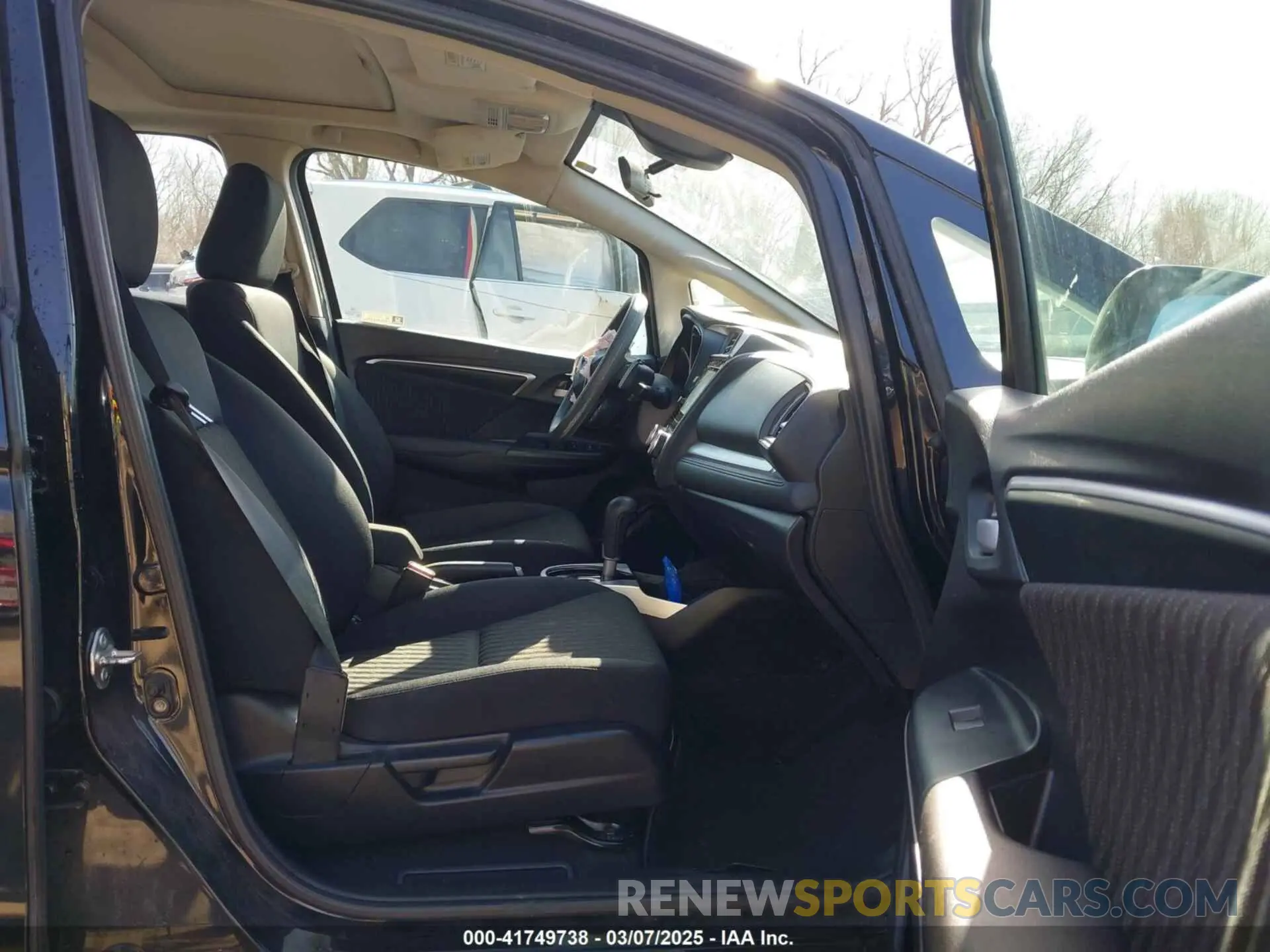 5 Photograph of a damaged car 3HGGK5H86KM716757 HONDA FIT 2019