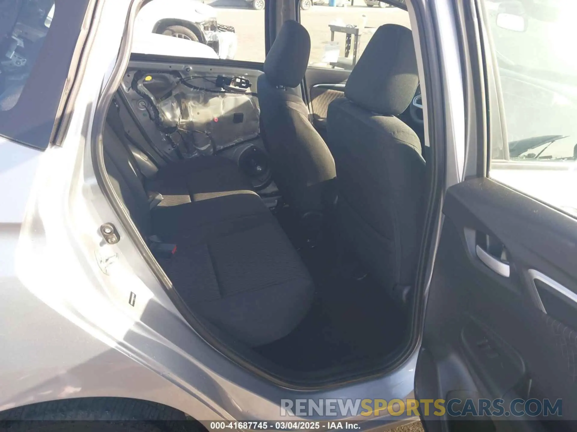 8 Photograph of a damaged car 3HGGK5H86KM736636 HONDA FIT 2019