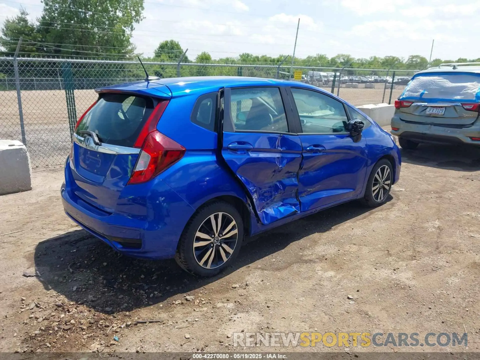 4 Photograph of a damaged car 3HGGK5H86KM750391 HONDA FIT 2019