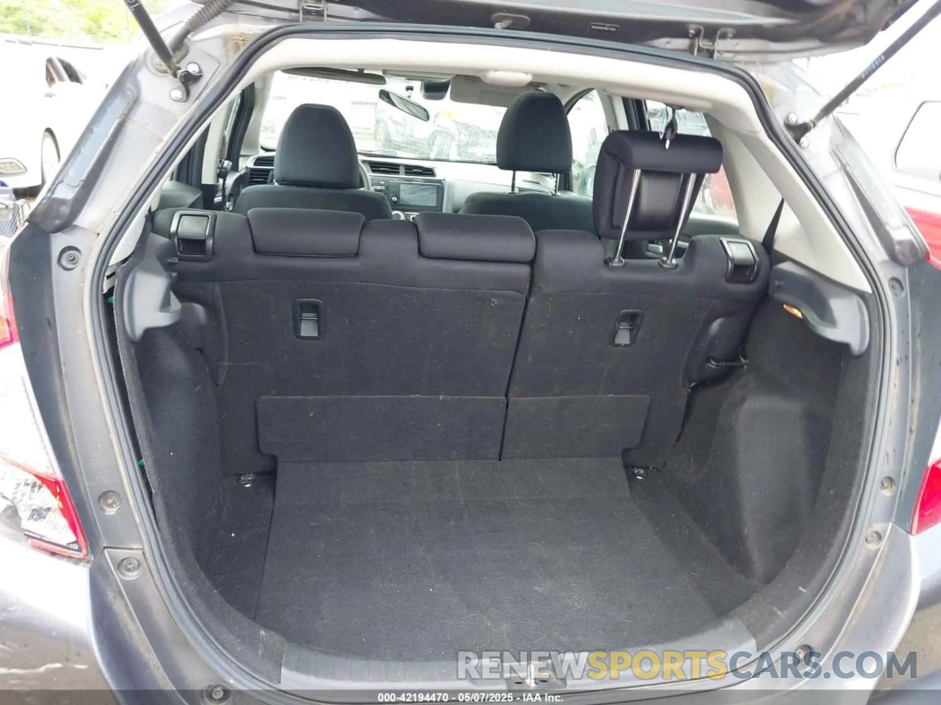 17 Photograph of a damaged car 3HGGK5H87KM713334 HONDA FIT 2019