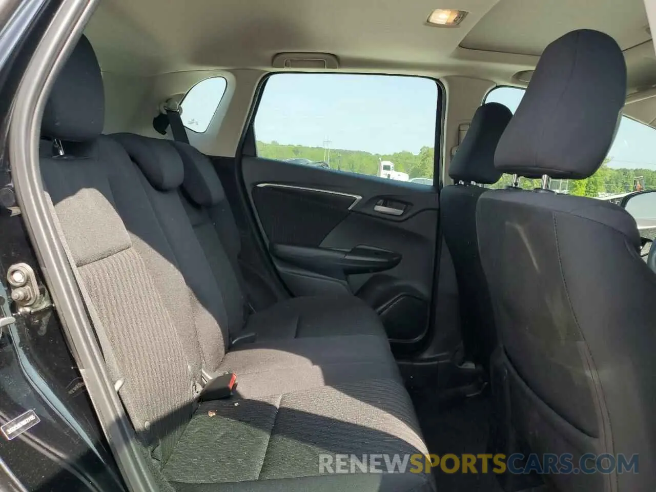 10 Photograph of a damaged car 3HGGK5H87KM721465 HONDA FIT 2019