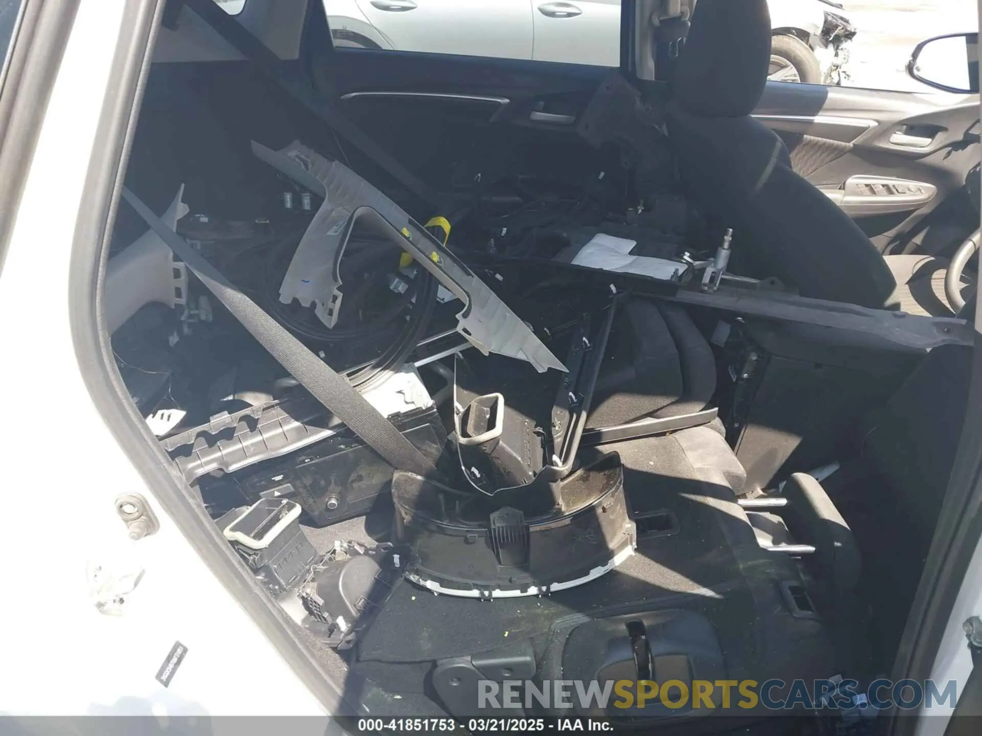 8 Photograph of a damaged car 3HGGK5H87KM731851 HONDA FIT 2019
