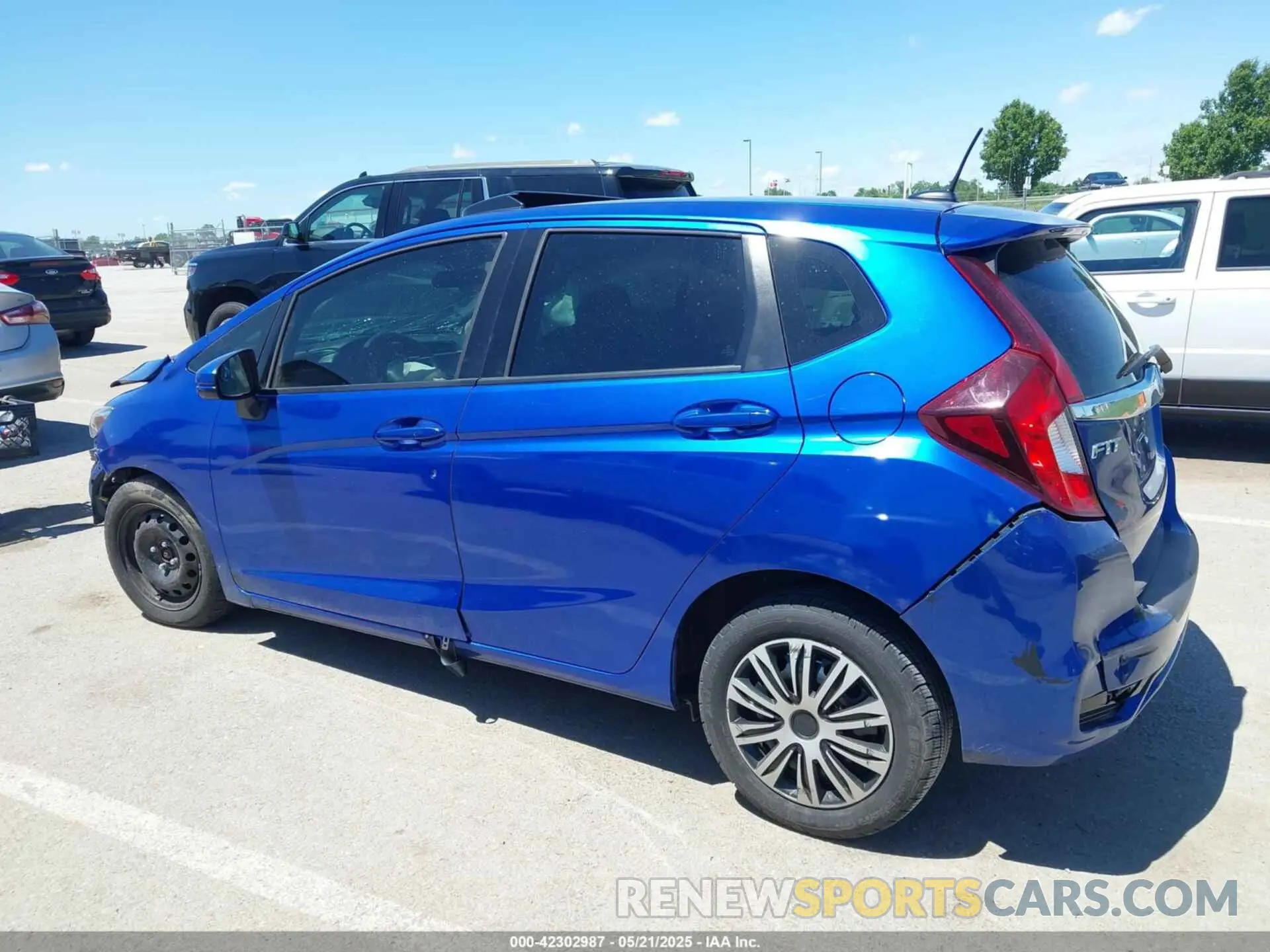 13 Photograph of a damaged car 3HGGK5H89KM753110 HONDA FIT 2019