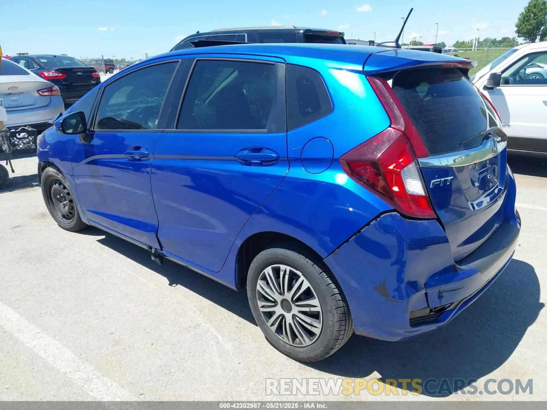 3 Photograph of a damaged car 3HGGK5H89KM753110 HONDA FIT 2019